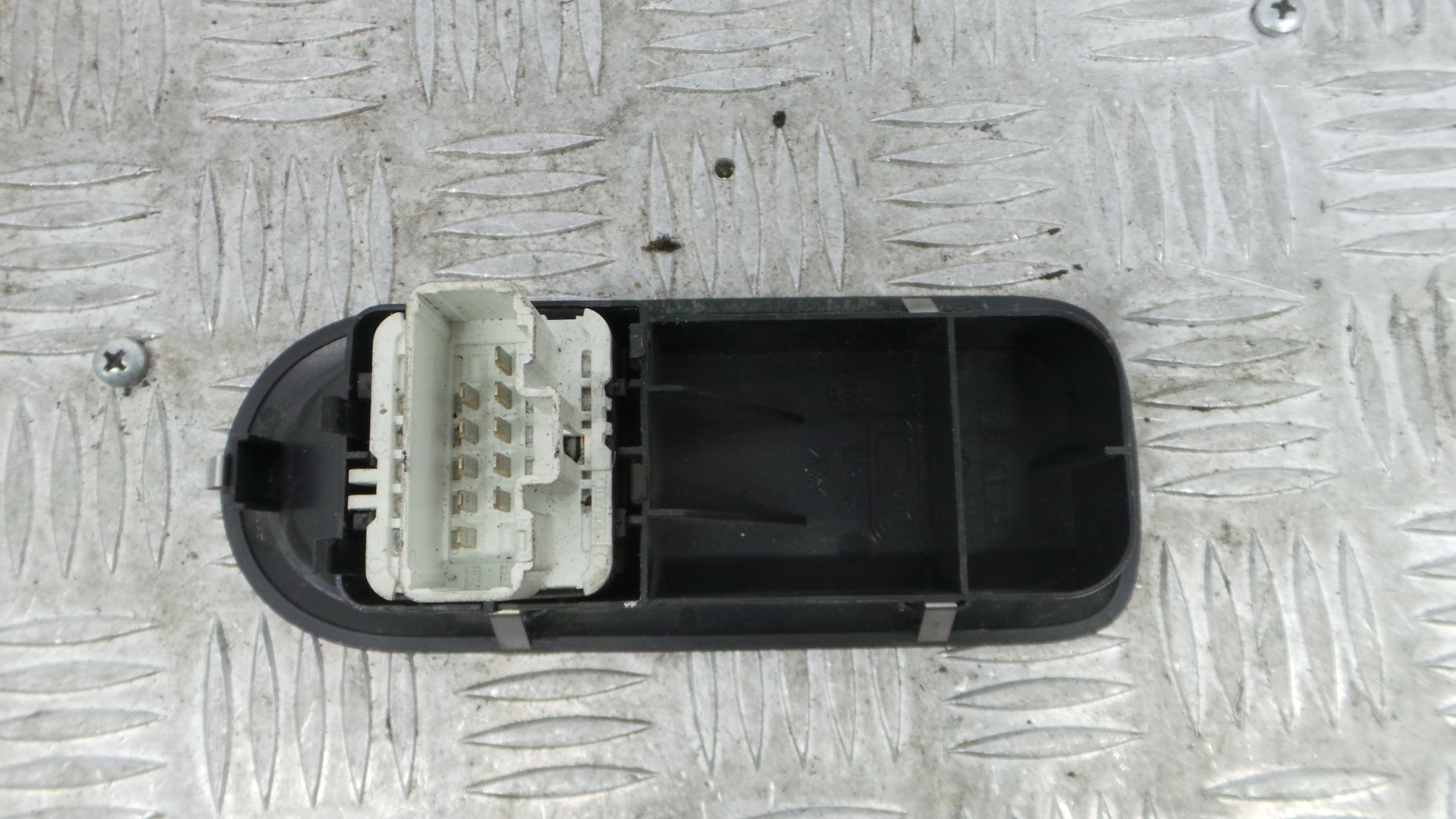 Interruptor / Comando Elevador Vidro Frente Esq  8200356519 - RENAULT CLIO III (BR0/1, CR0/1)-37041002