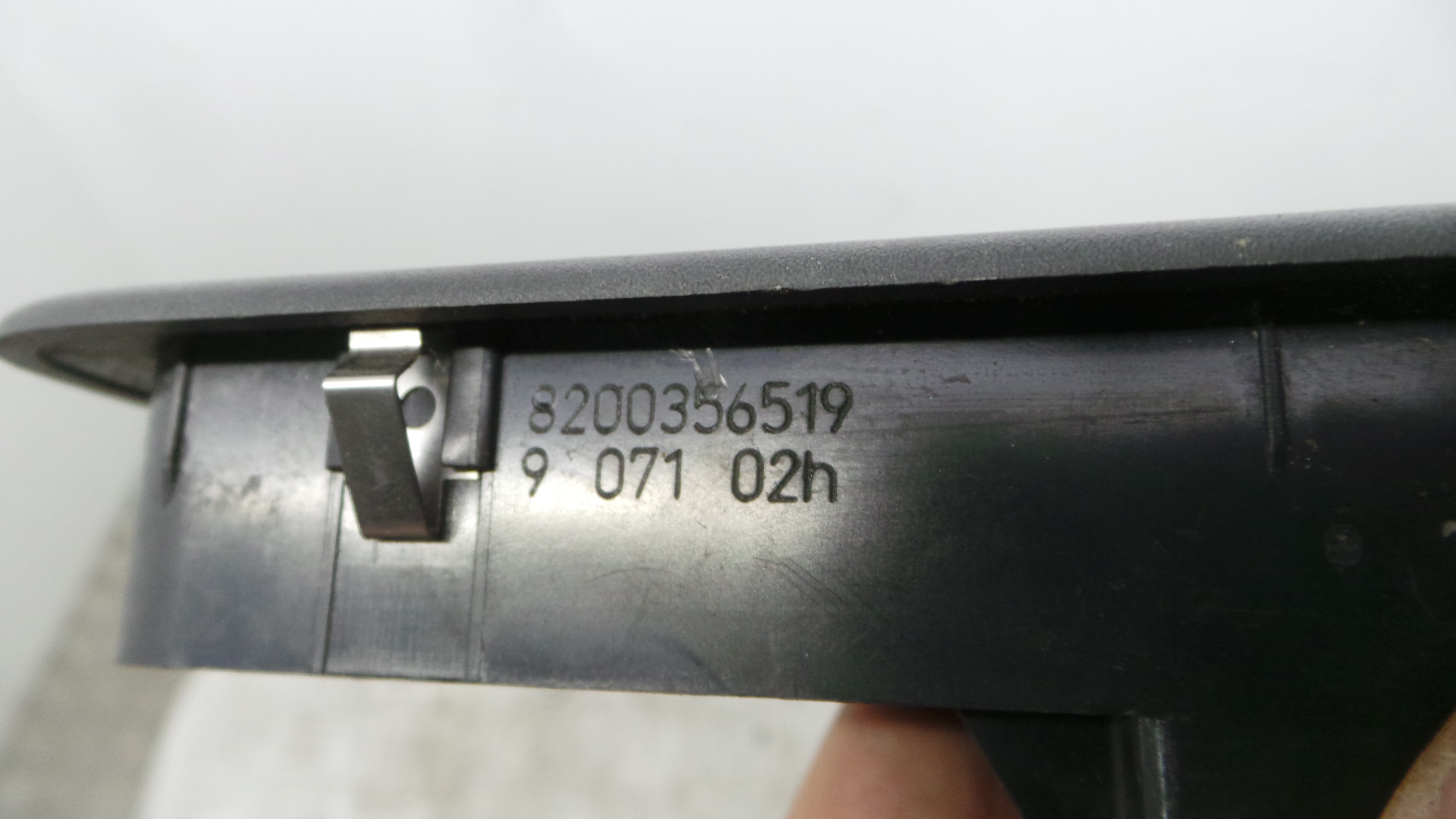 Interruptor / Comando Elevador Vidro Frente Esq  8200356519 - RENAULT CLIO III (BR0/1, CR0/1)-37041002