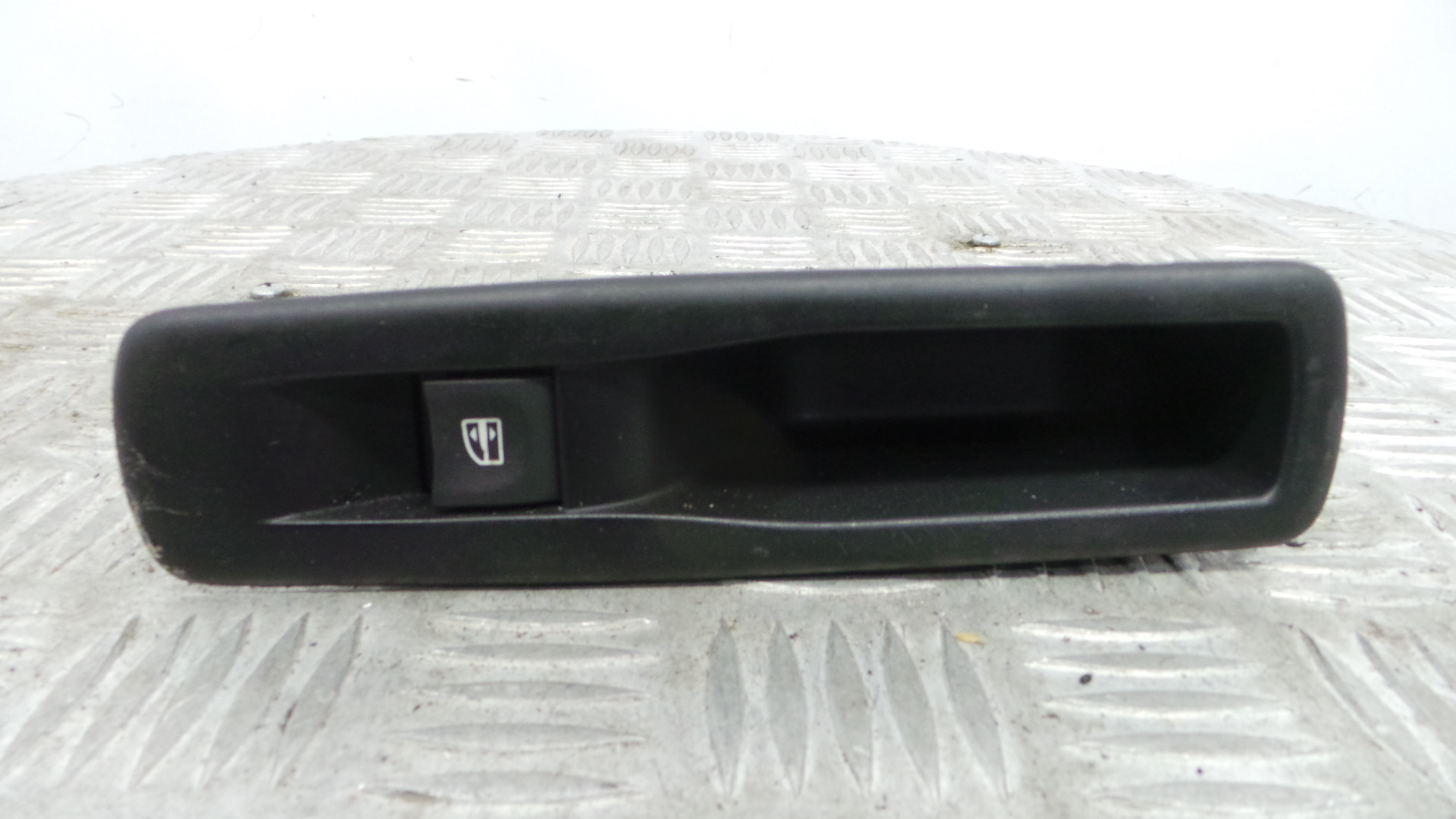Interruptor / Comando Elevador Vidro Trás Dto 829500004R - RENAULT MEGANE III Hatchback (BZ0/1_, B3-37041005