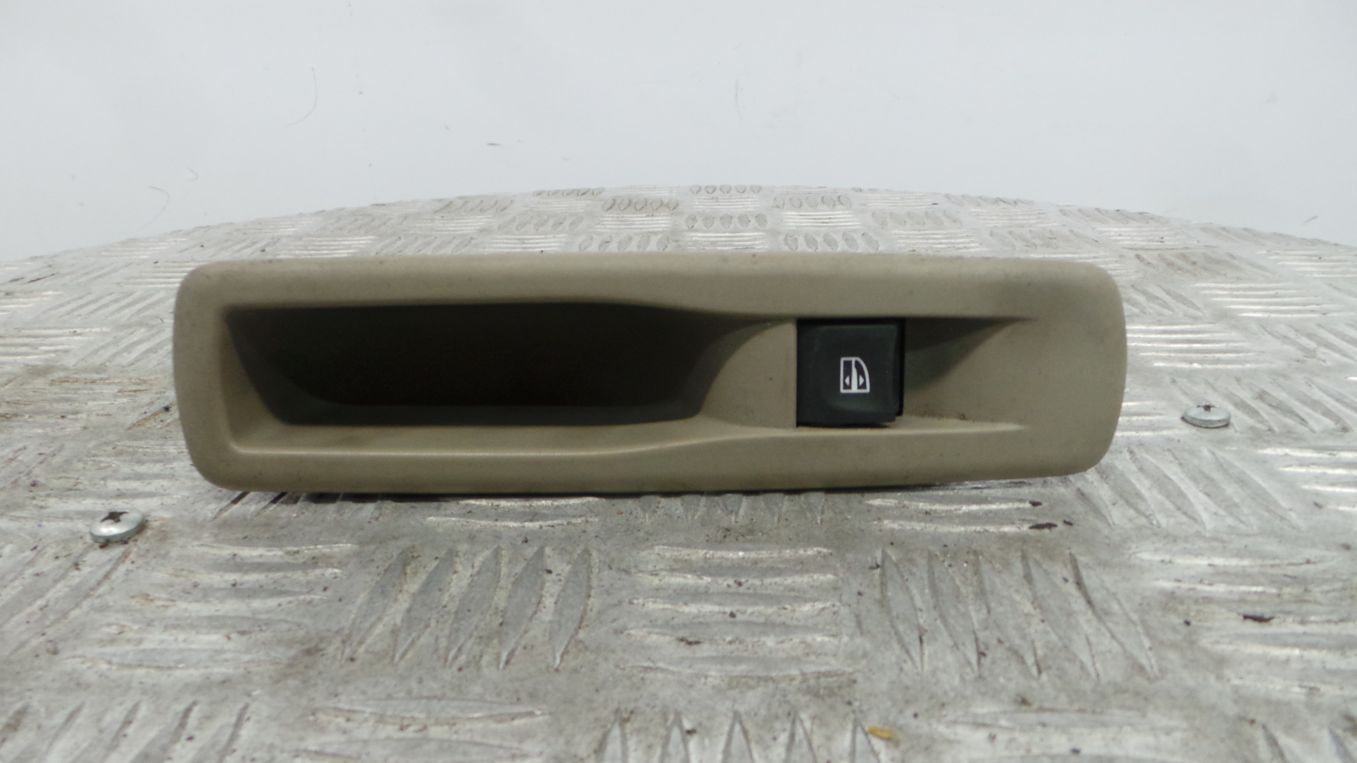 Interruptor / Comando Elevador Vidro Trás Esq 829500004R - RENAULT MEGANE III Hatchback (BZ0/1_, B3-37041008