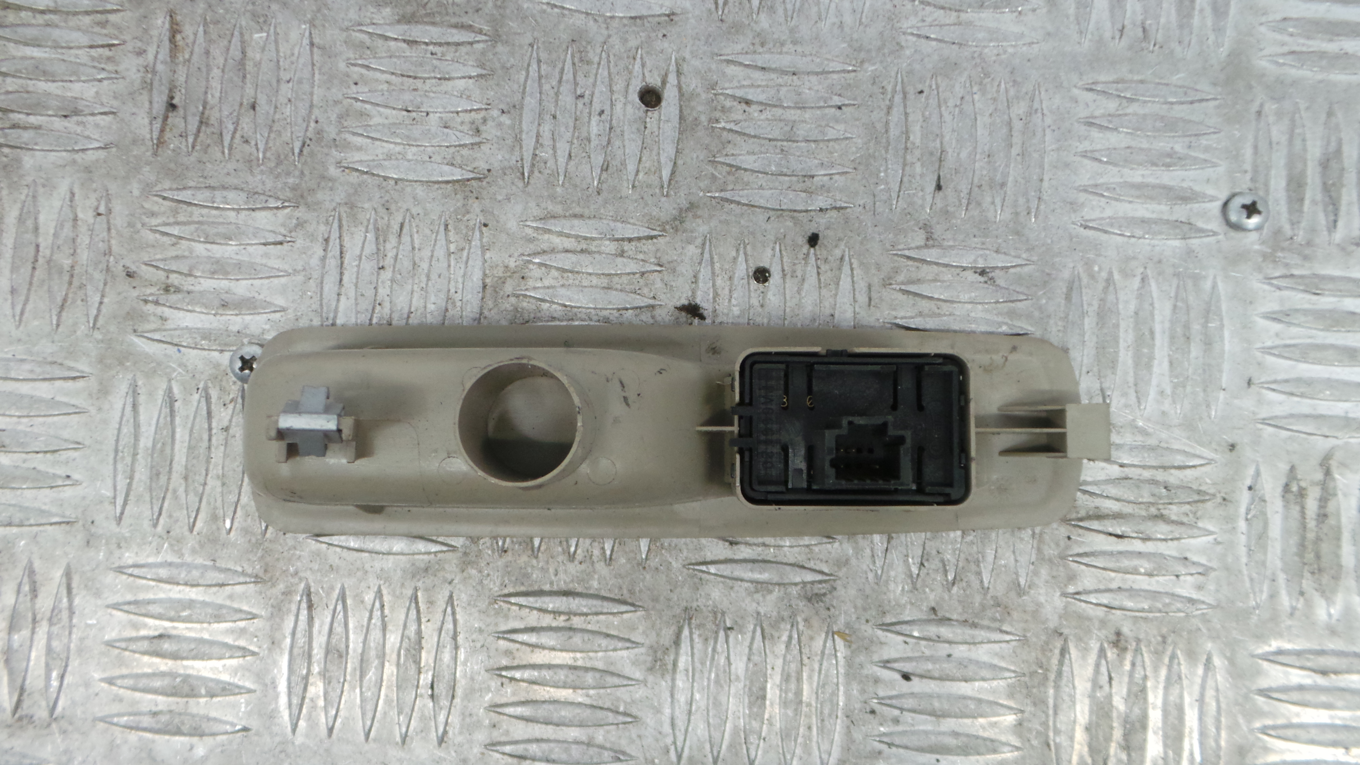 Interruptor / Comando Elevador Vidro Trás Esq 829500004R - RENAULT MEGANE III Hatchback (BZ0/1_, B3-37041008