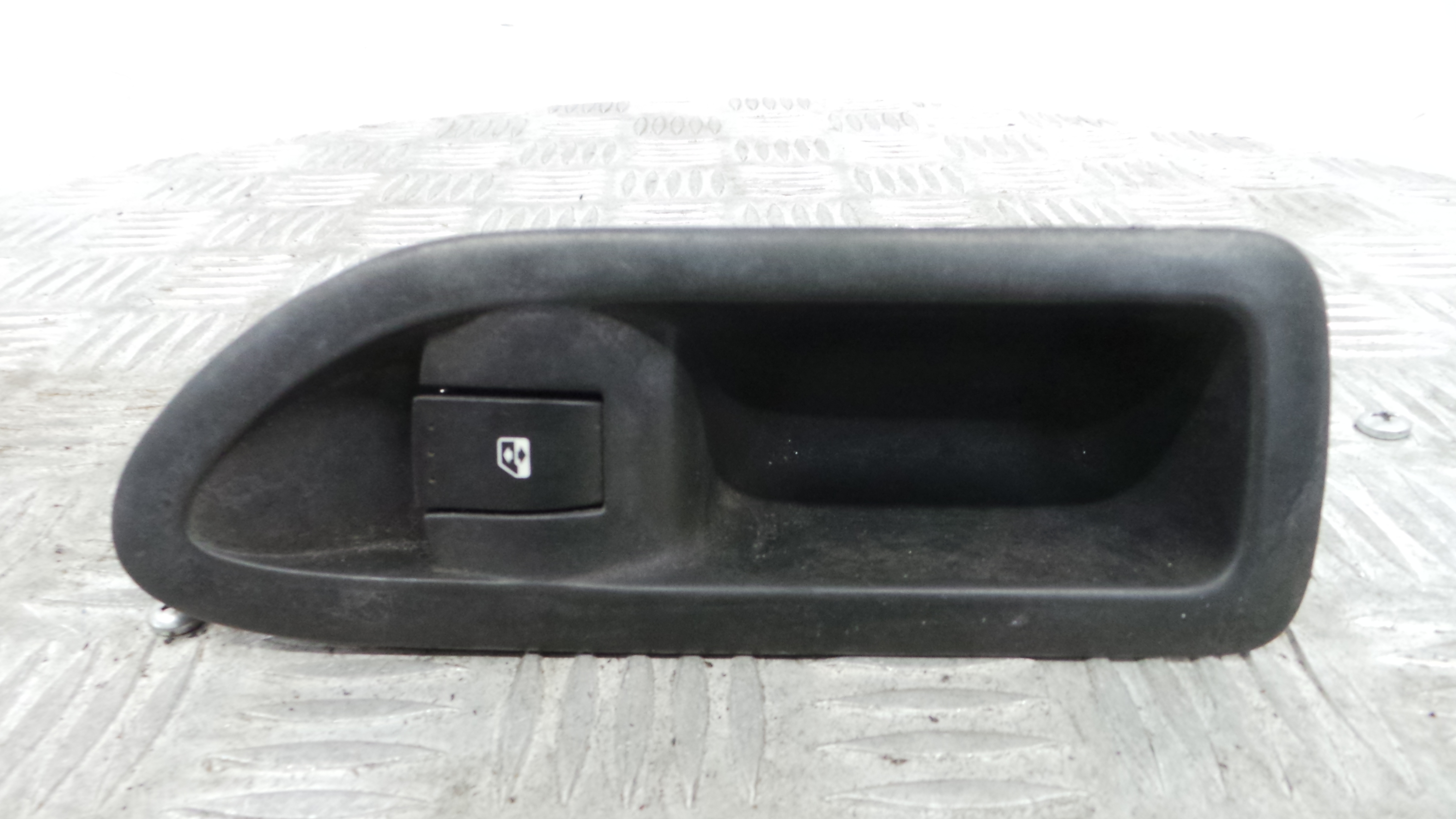 Interruptor / Comando Elevador Vidro Trás Esq 8200016013 - RENAULT LAGUNA II (BG0/1_)-37041015