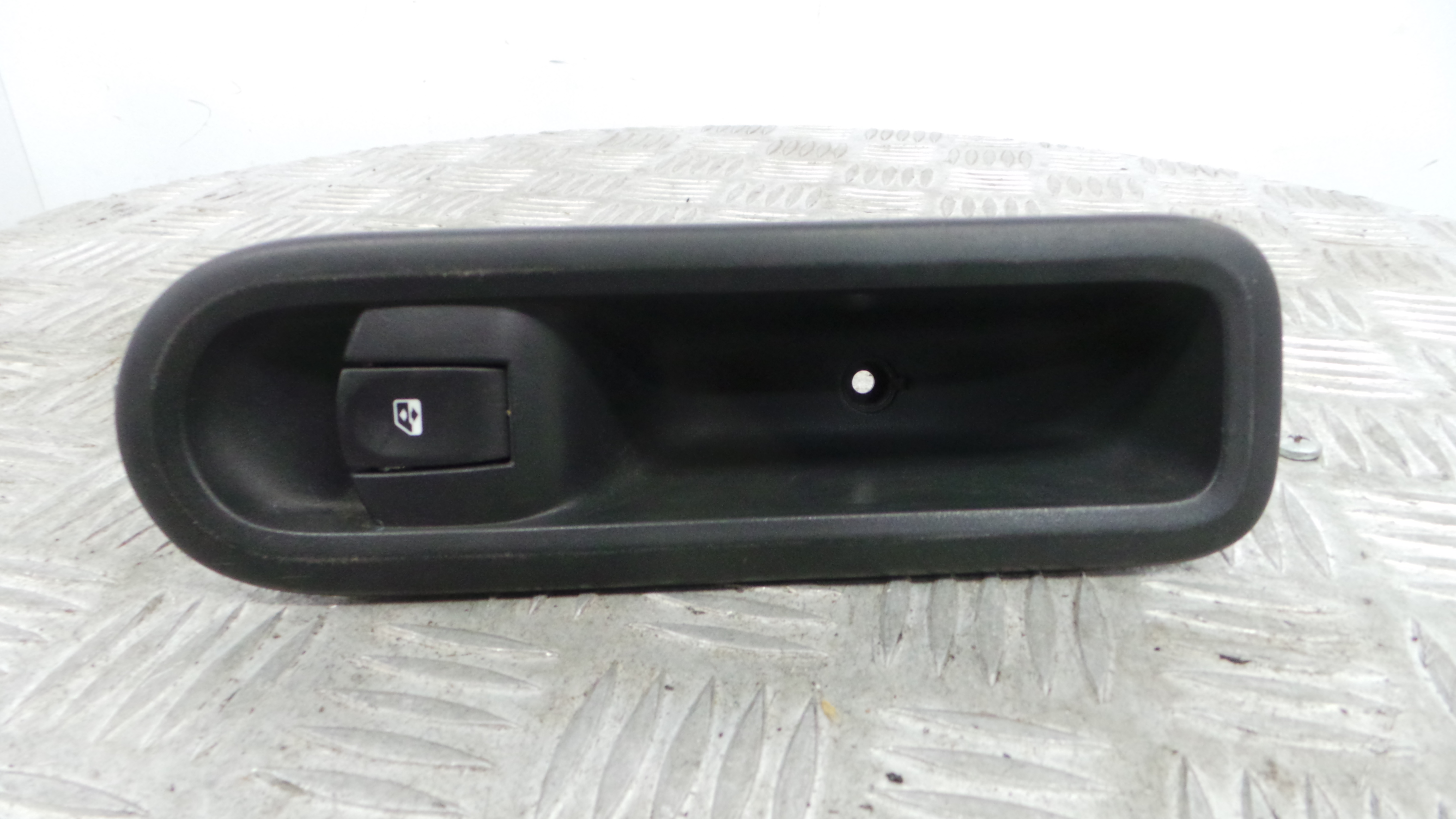 Interruptor / Comando Elevador Vidro Frente Dto  8200356517B - RENAULT CLIO III (BR0/1, CR0/1)-37041026