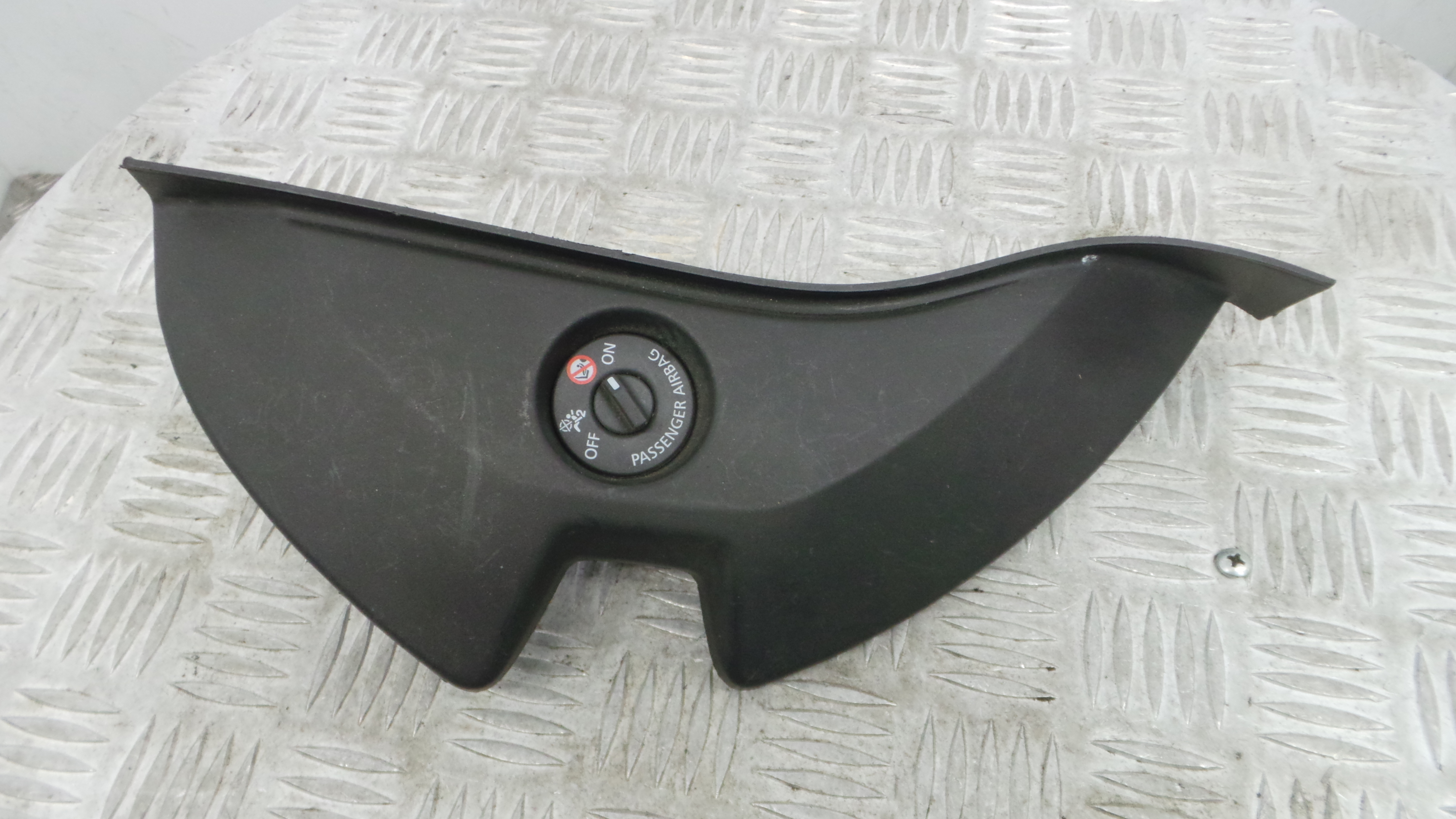 Botão Airbag Passageiro 689205425R - RENAULT MEGANE IV Hatchback (B9A/M/N_)-37042214