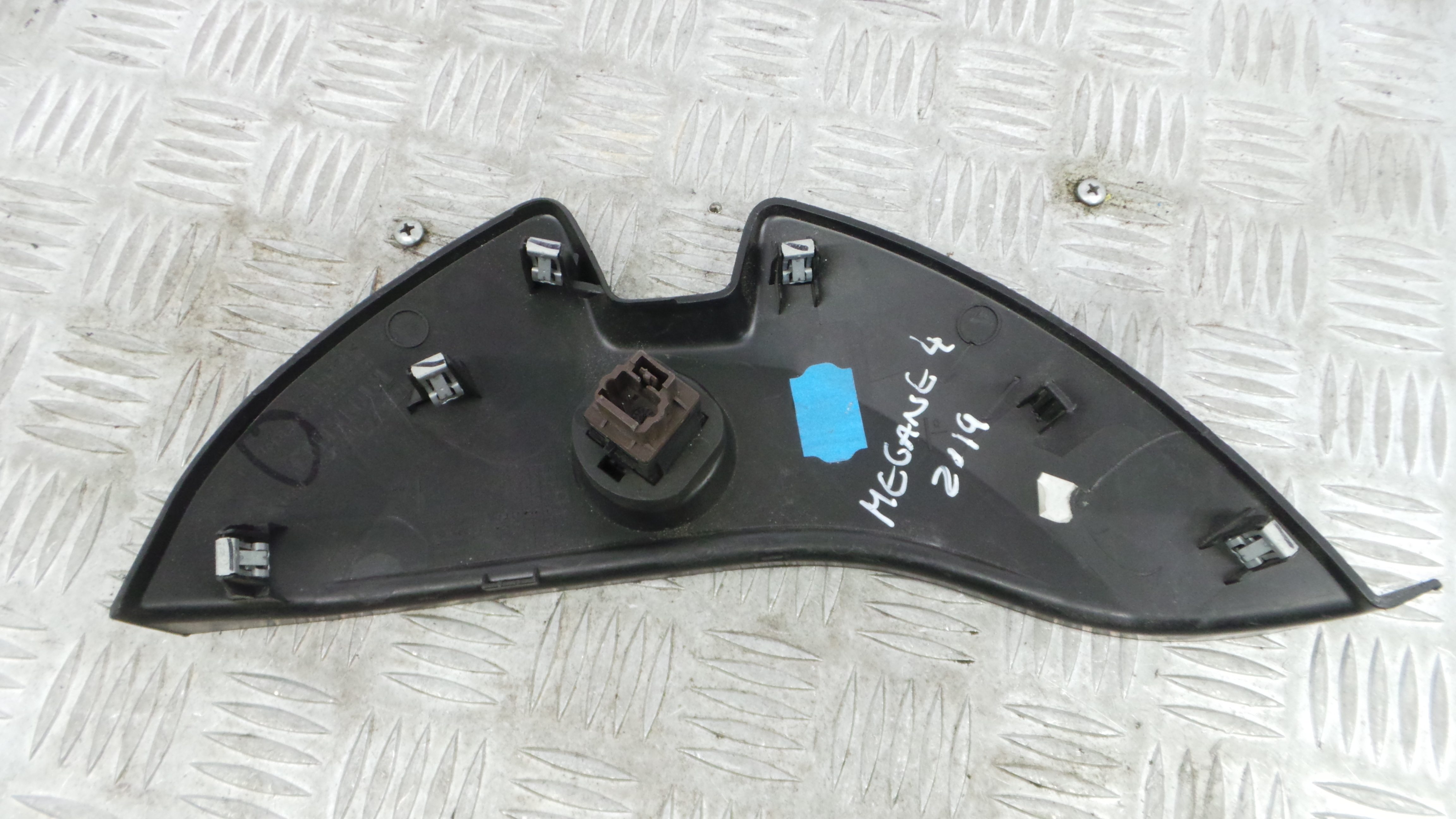 Botão Airbag Passageiro 689205425R - RENAULT MEGANE IV Hatchback (B9A/M/N_)-37042214