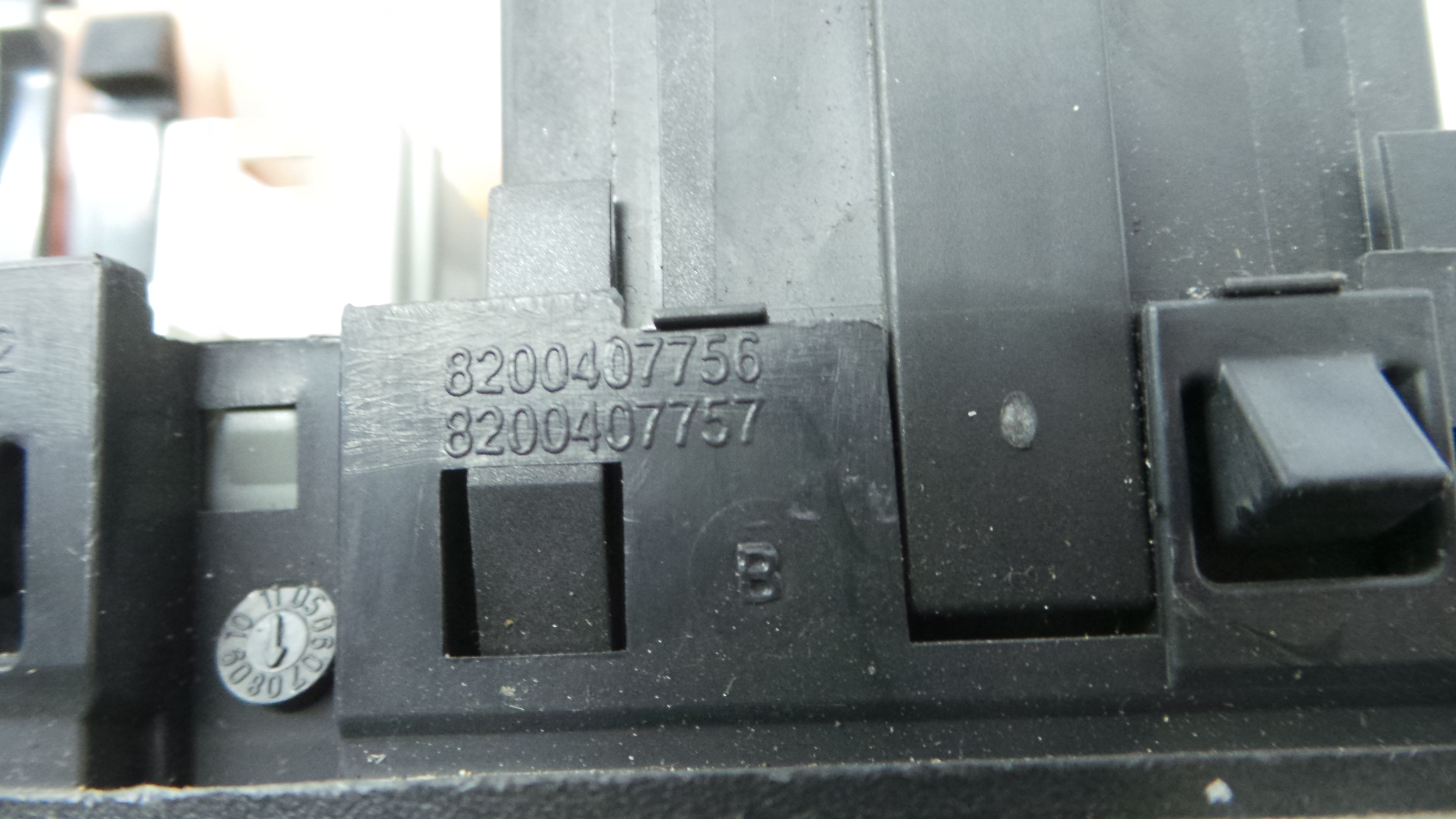 Comando de Regulação dos Faróis  8200407756 - RENAULT CLIO III (BR0/1, CR0/1)-37042502