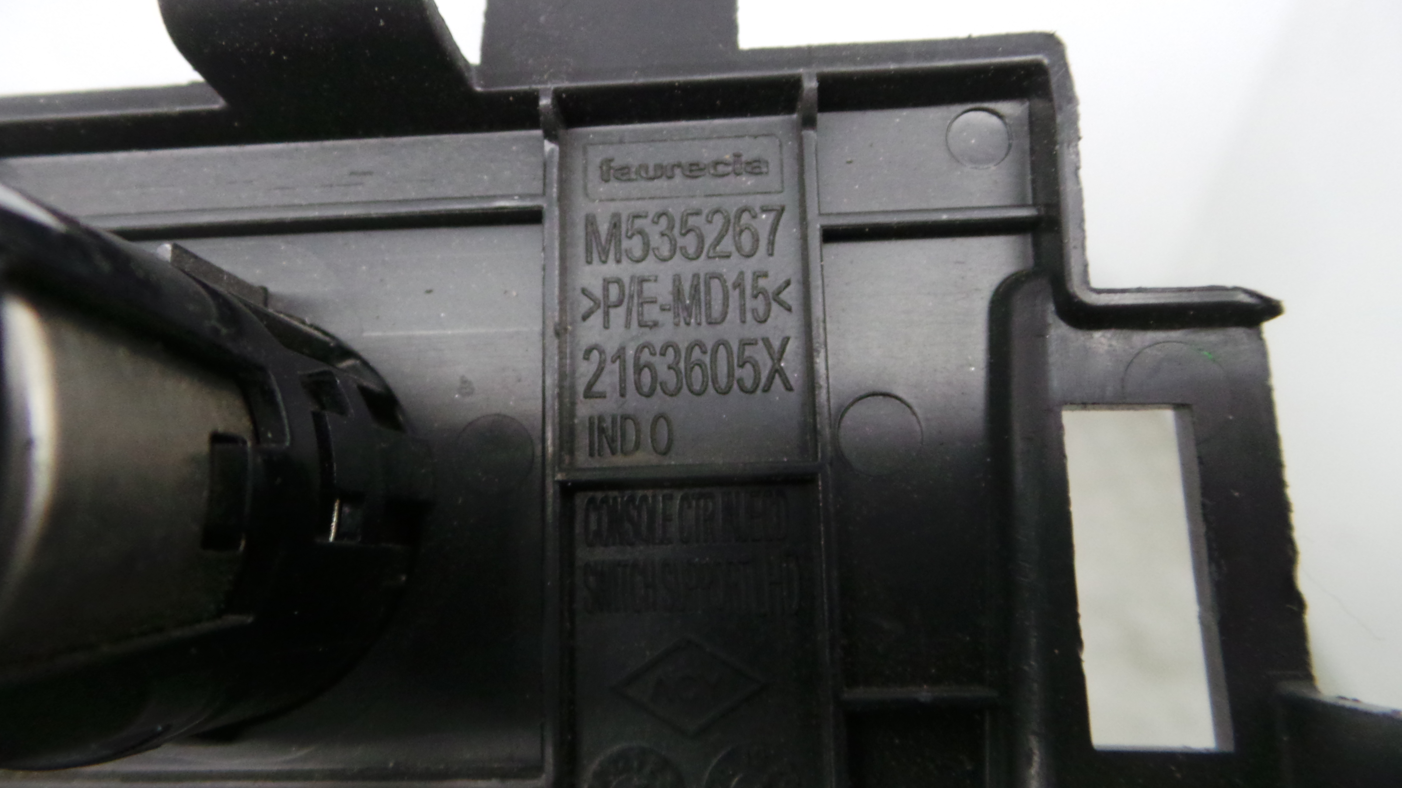 Acessórios para auto rádios M535267 - RENAULT CLIO V (B7_)-37042631