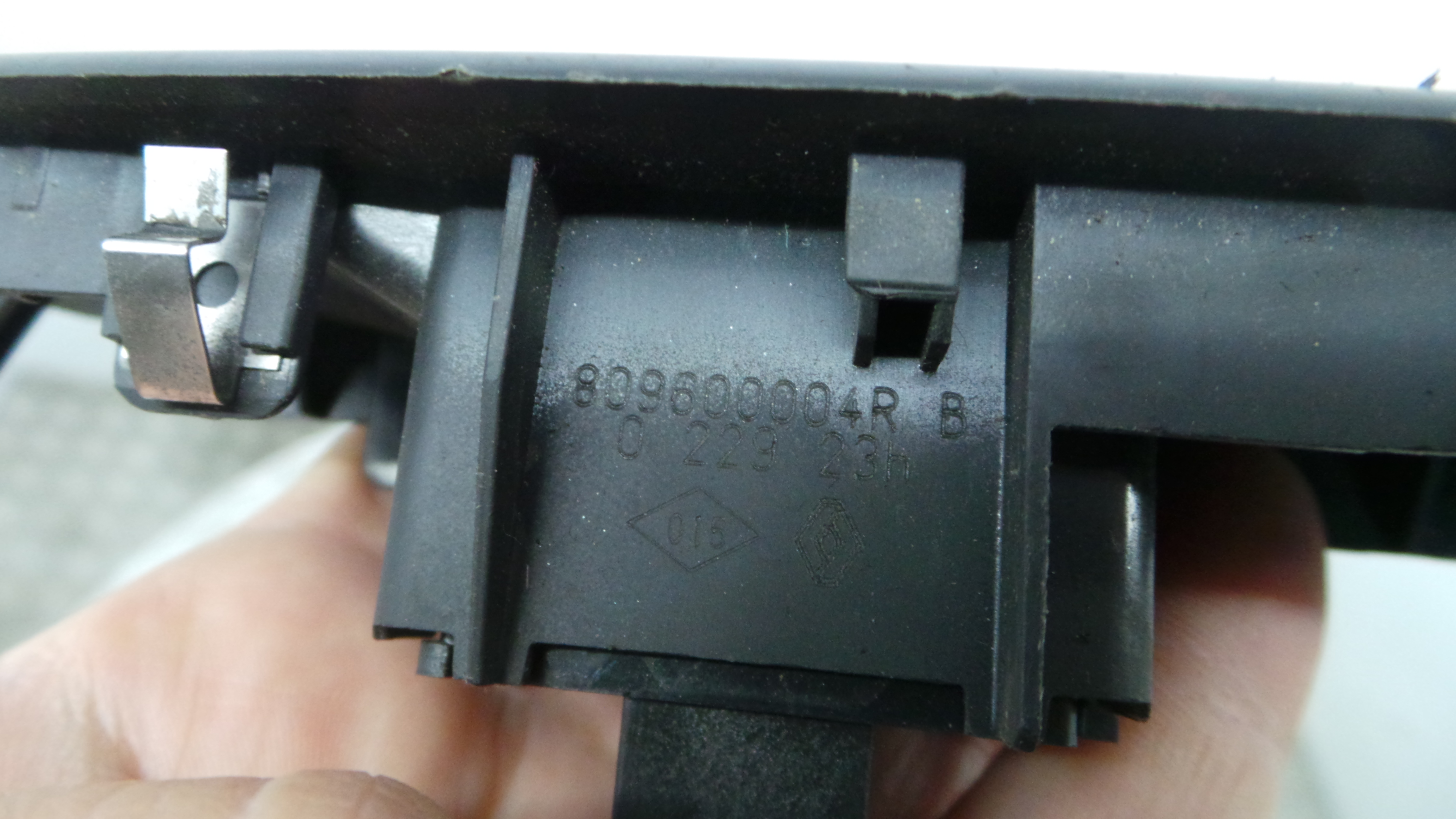 Interruptor / Comando Elevador Vidro Frente Dto 809600004R - RENAULT MEGANE III Hatchback (BZ0/1_, -37042644