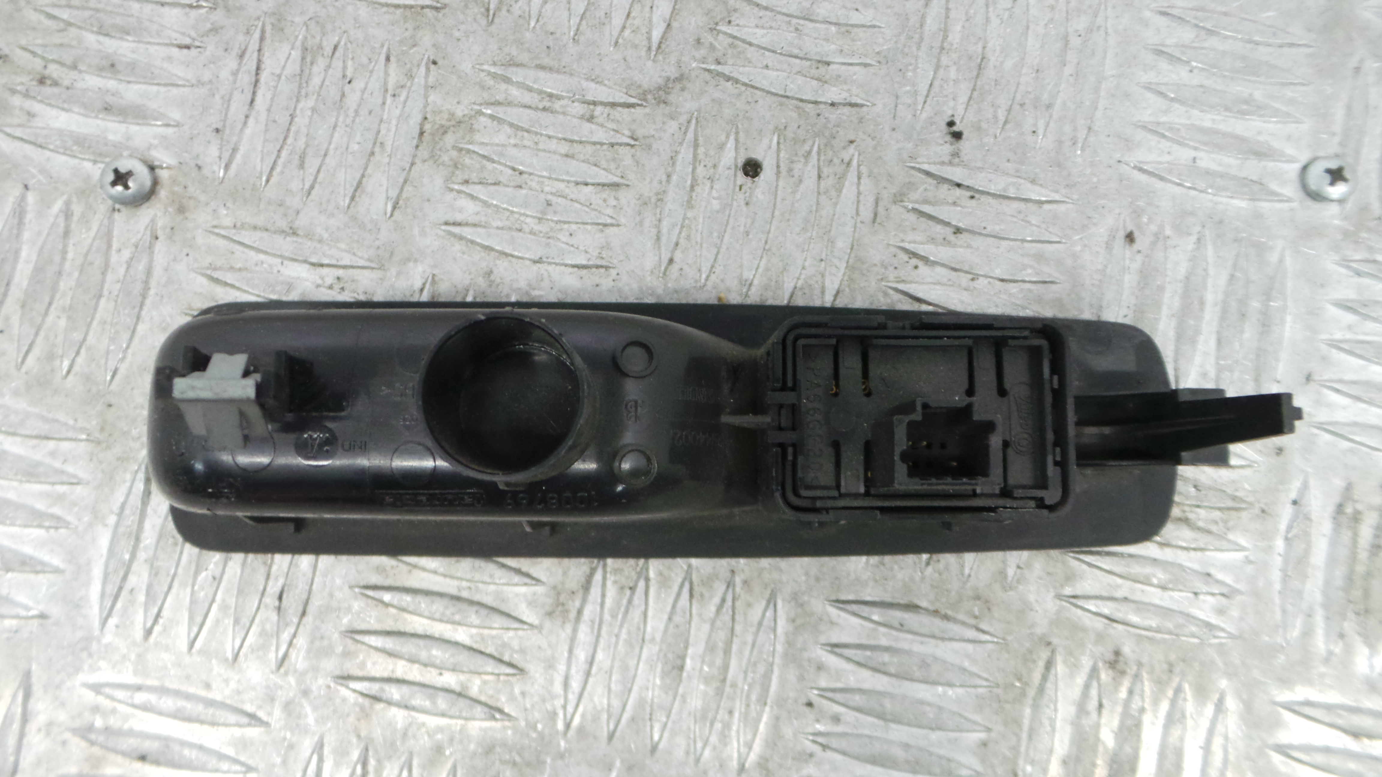 Interruptor / Comando Elevador Vidro Trás Dto 82944002R - RENAULT LAGUNA III (BT0/1)-37042654