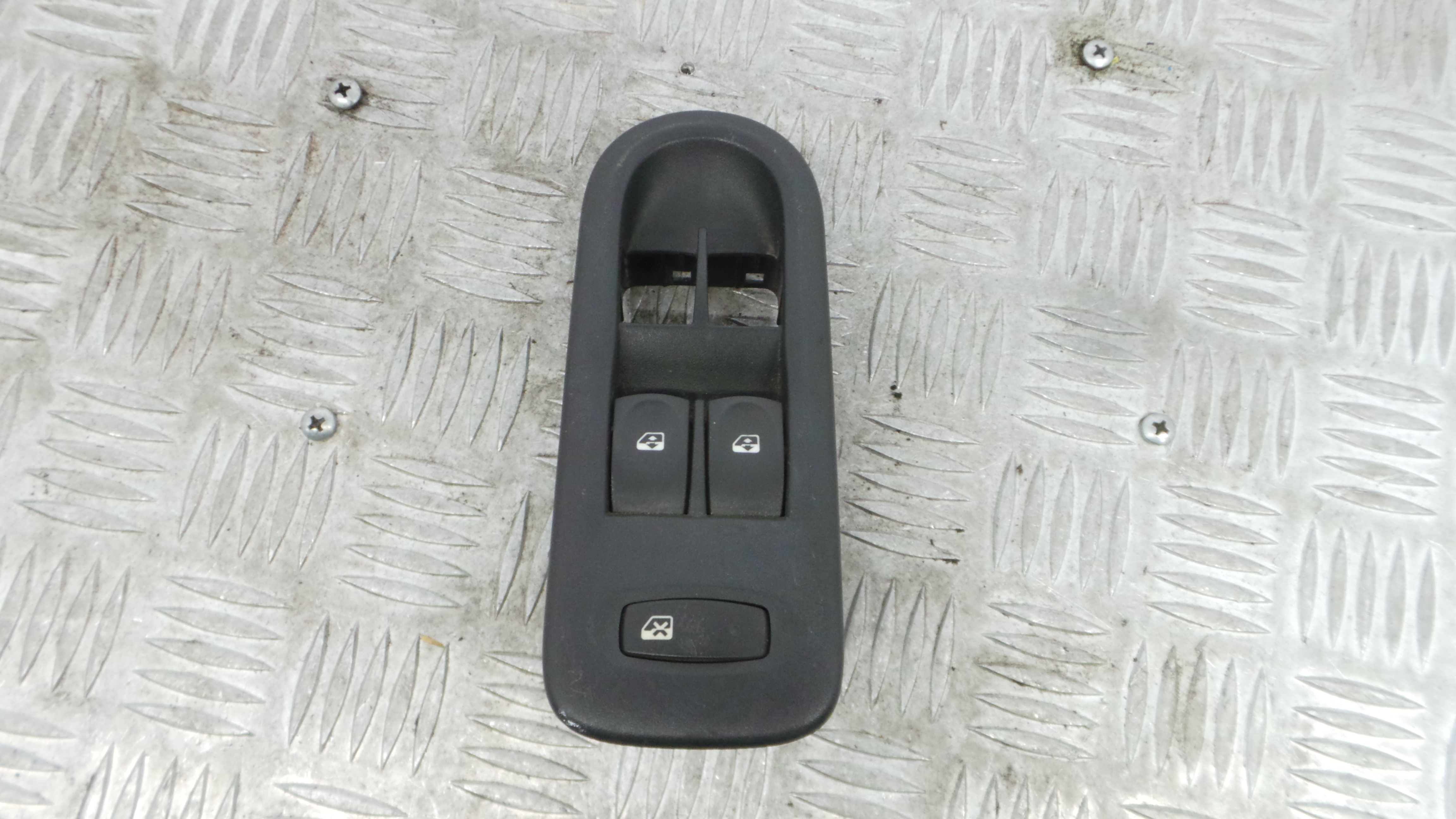 Interruptor / Comando Elevador Vidro Frente Esq  8200356541 - RENAULT CLIO III (BR0/1, CR0/1)-37042657