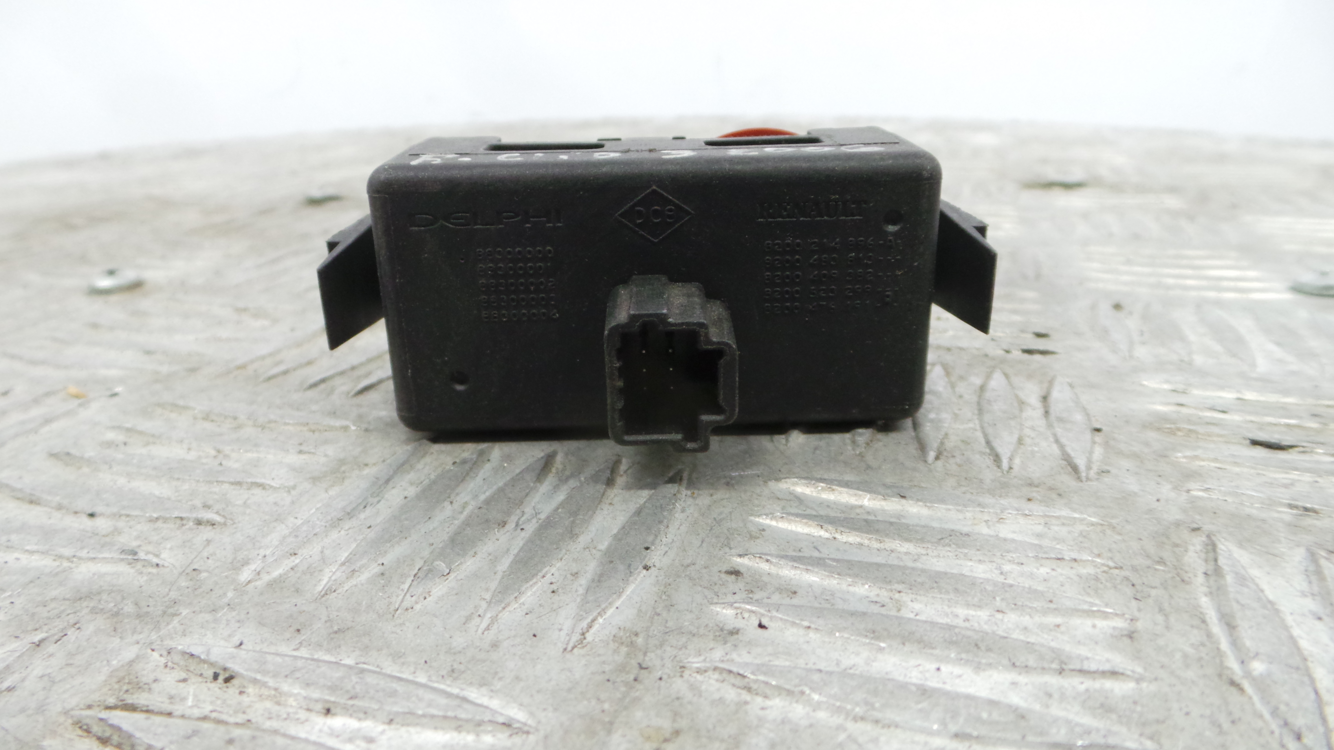 warning 4 piscas 8200214896A - RENAULT CLIO III (BR0/1, CR0/1)-37042672