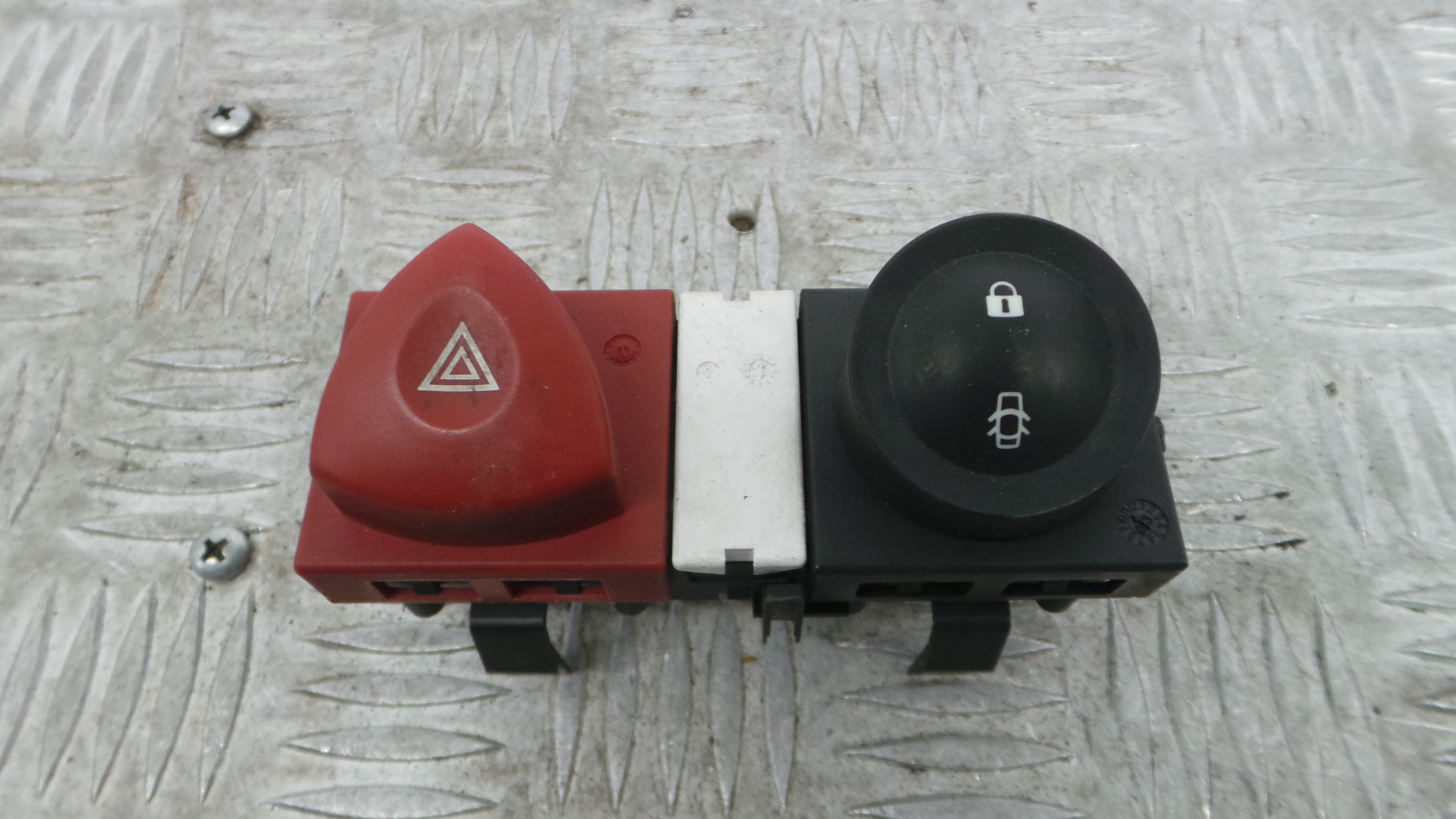 warning 4 piscas 8200095493 - RENAULT SCÉNIC I Veículo multiuso (JA0/1_, FA0_)-37042686