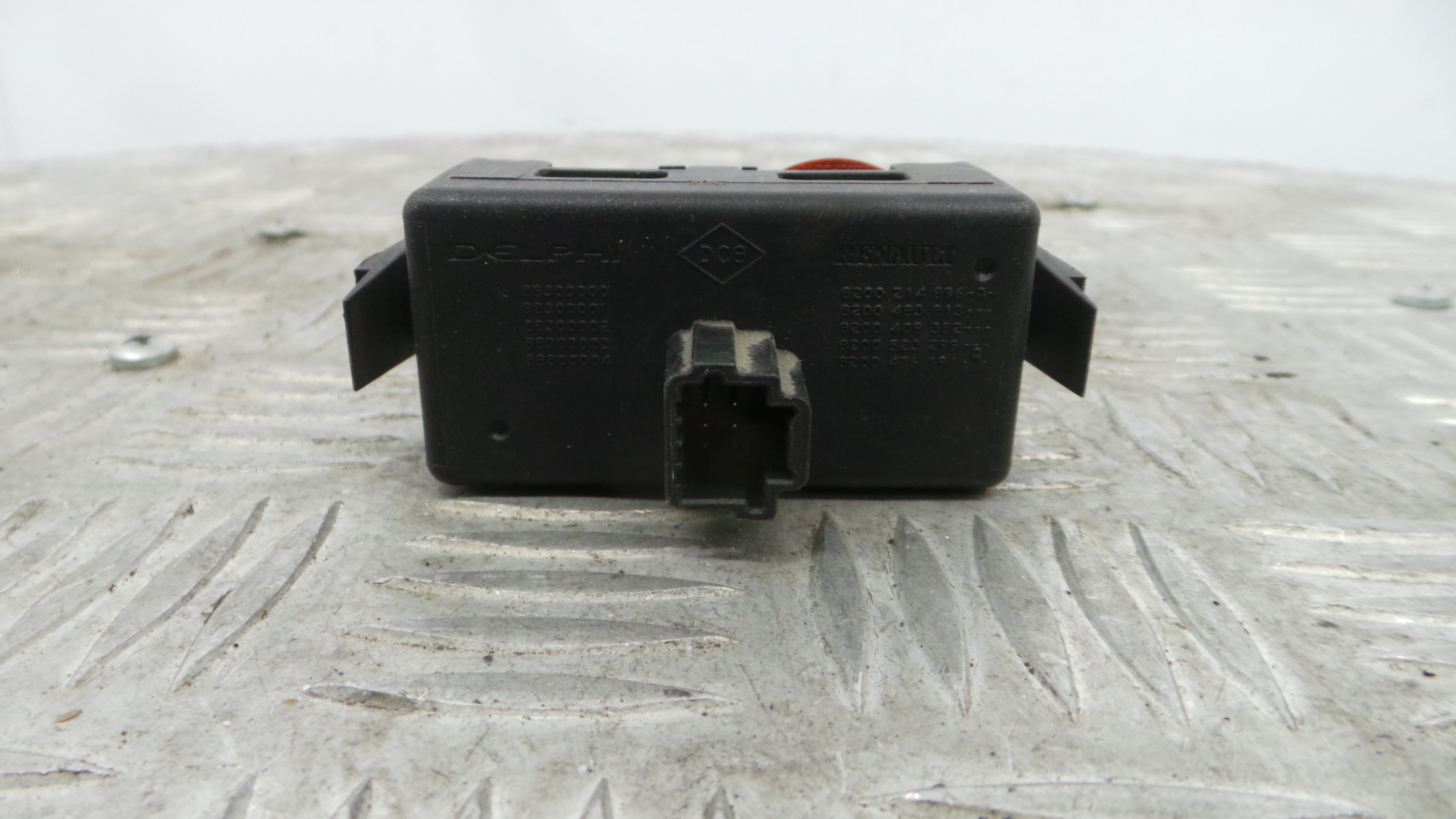 warning 4 piscas 8200214896A - RENAULT CLIO III (BR0/1, CR0/1)-37042690