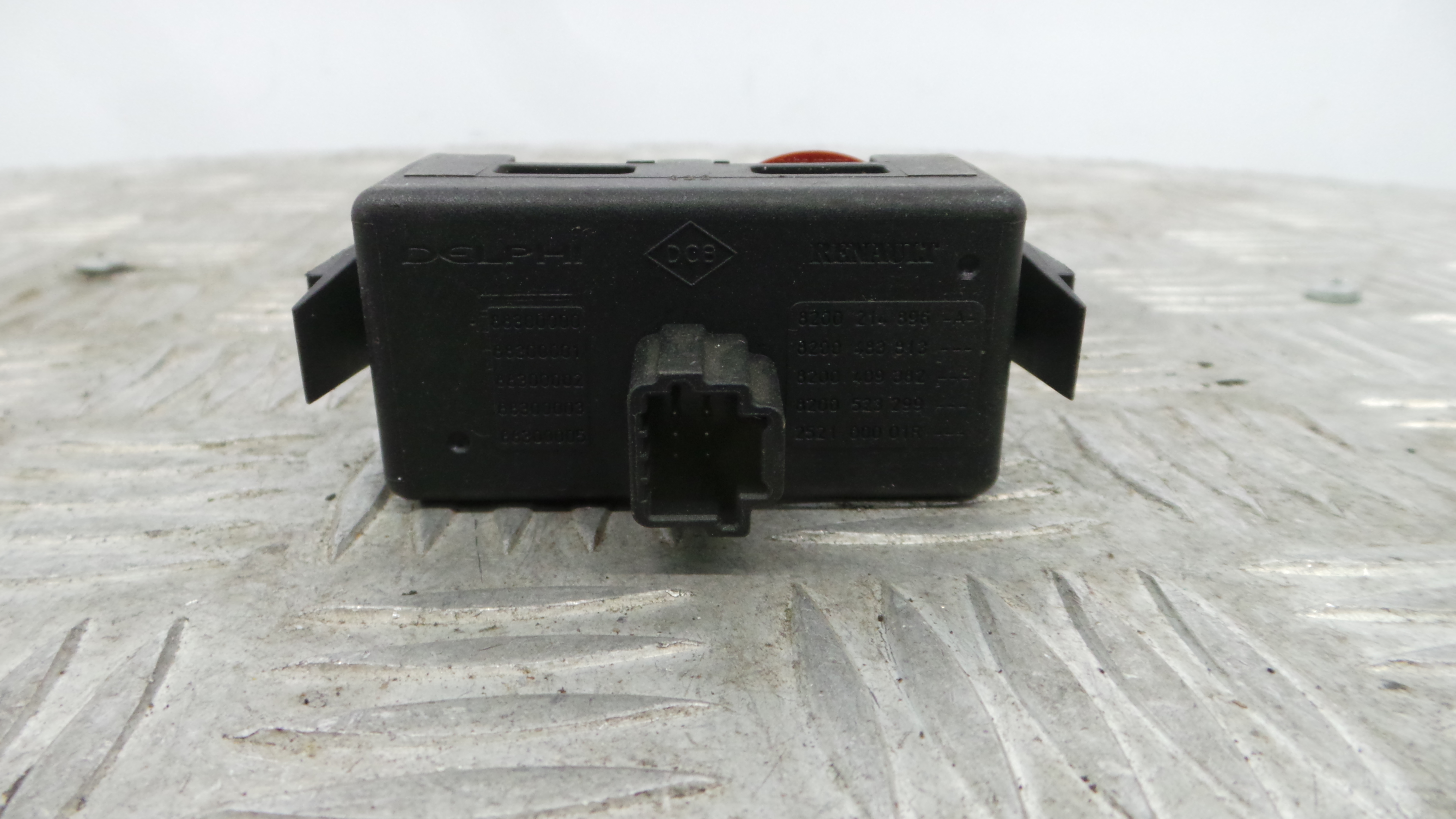 warning 4 piscas 8200214896A - RENAULT CLIO III (BR0/1, CR0/1)-37042693