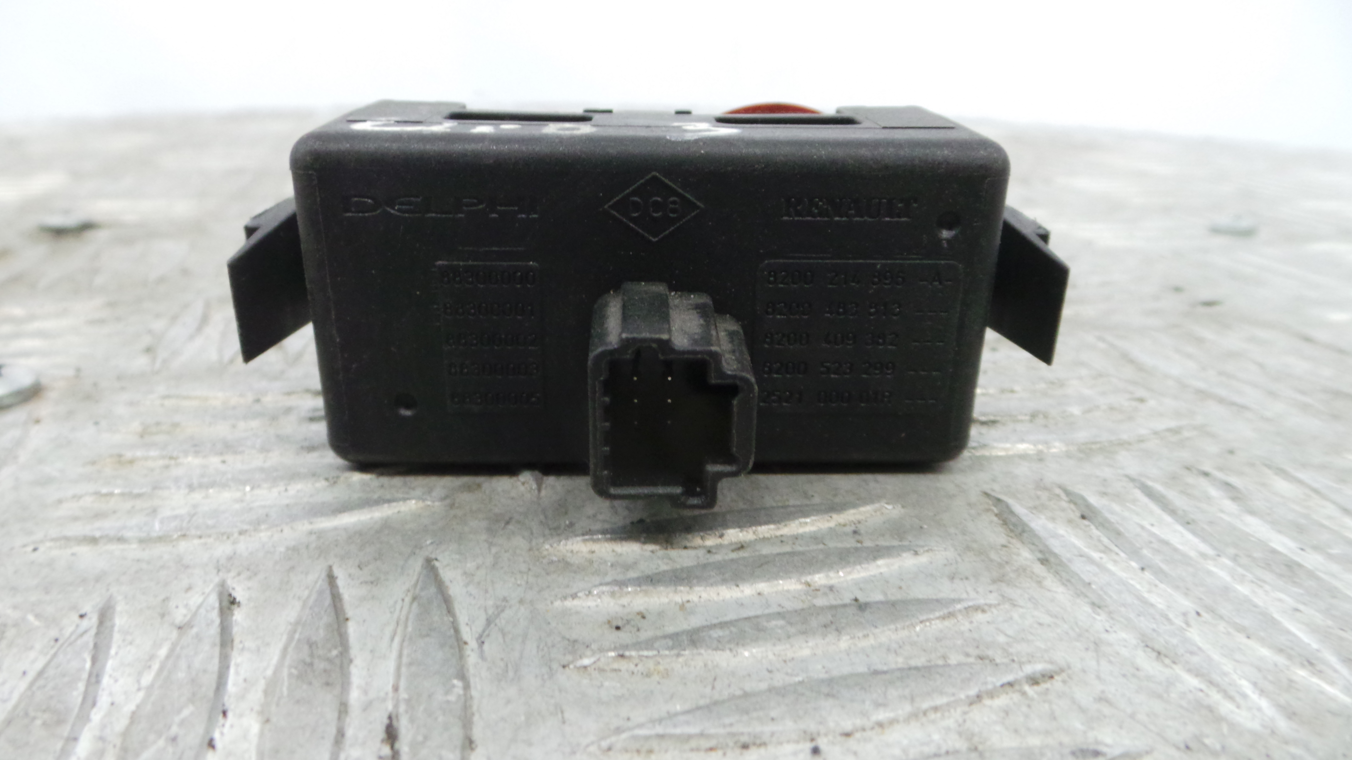 warning 4 piscas 8200214896A - RENAULT CLIO III (BR0/1, CR0/1)-37042702