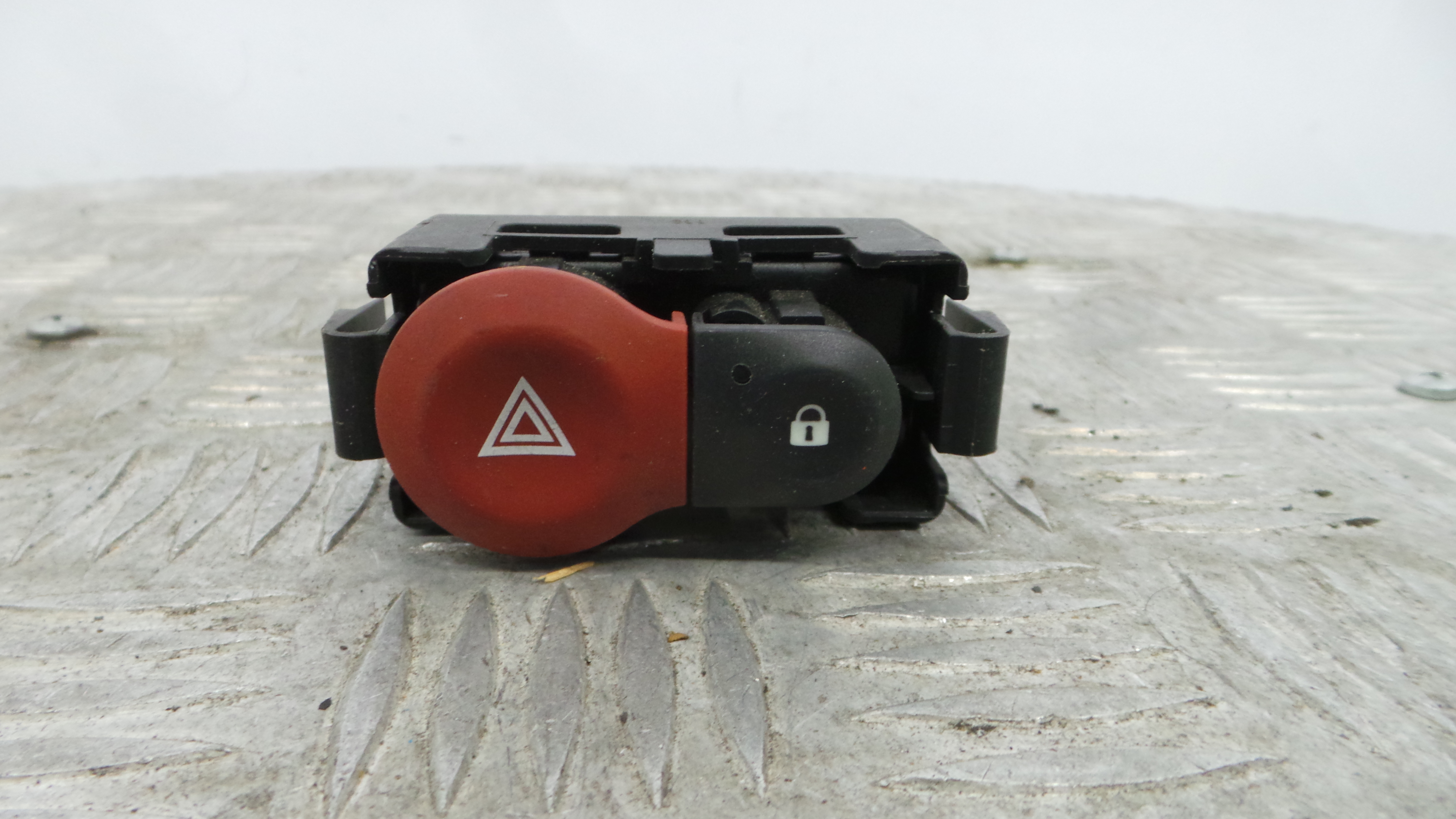 warning 4 piscas 8200214896A - RENAULT CLIO III (BR0/1, CR0/1)-37042705