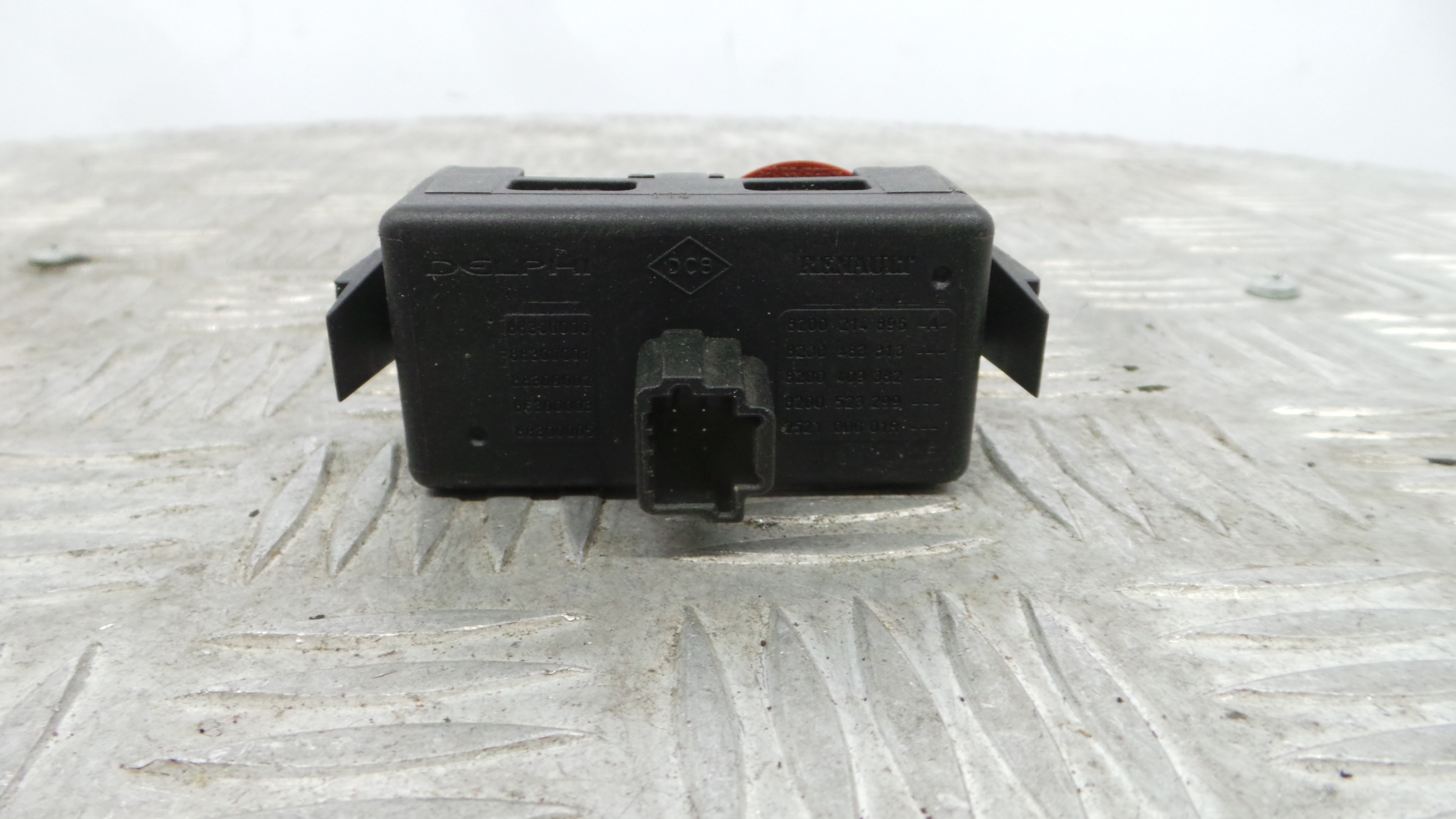 warning 4 piscas 8200214896A - RENAULT CLIO III (BR0/1, CR0/1)-37042705