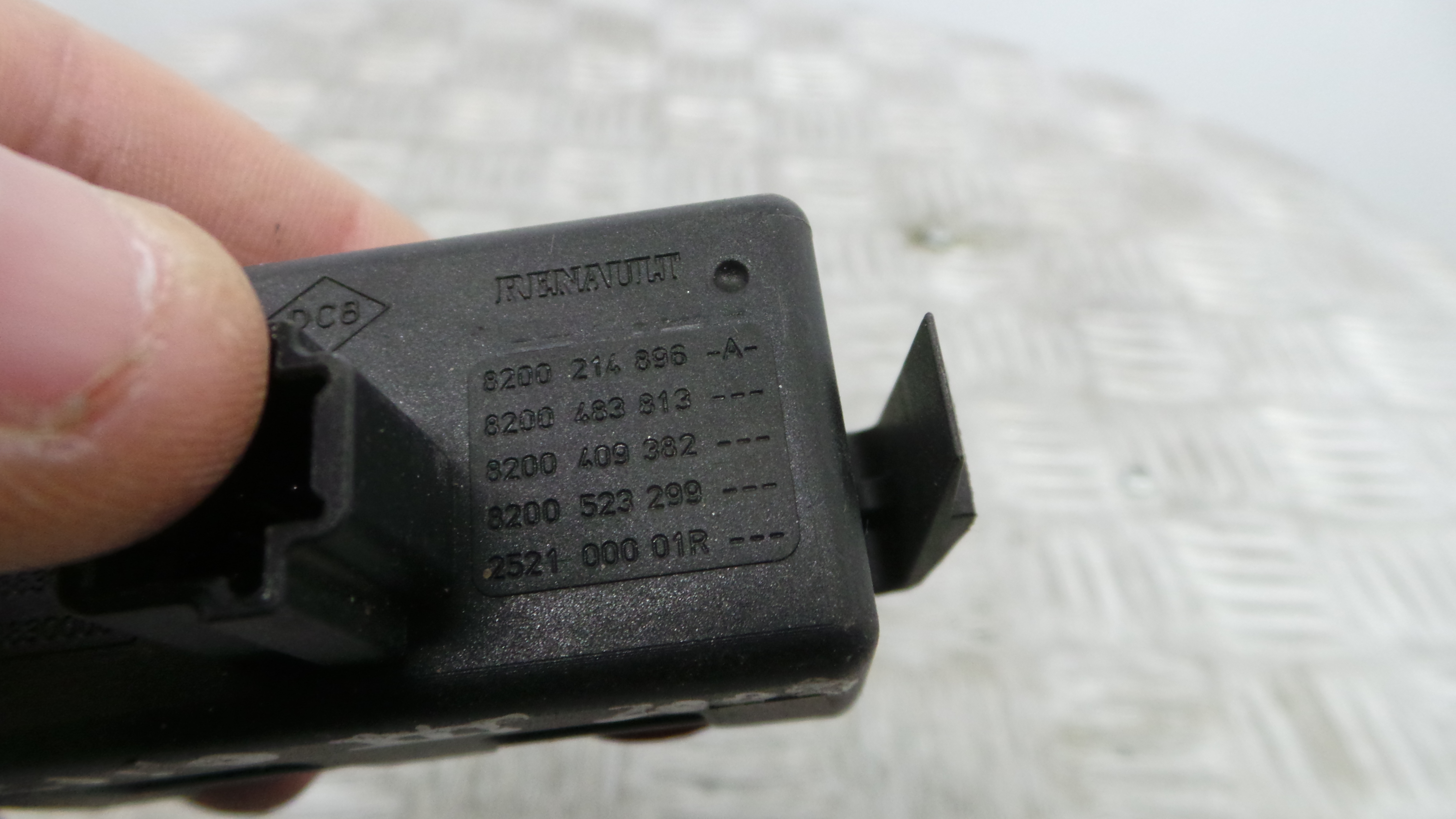 warning 4 piscas 8200214896A - RENAULT CLIO III (BR0/1, CR0/1)-37042705