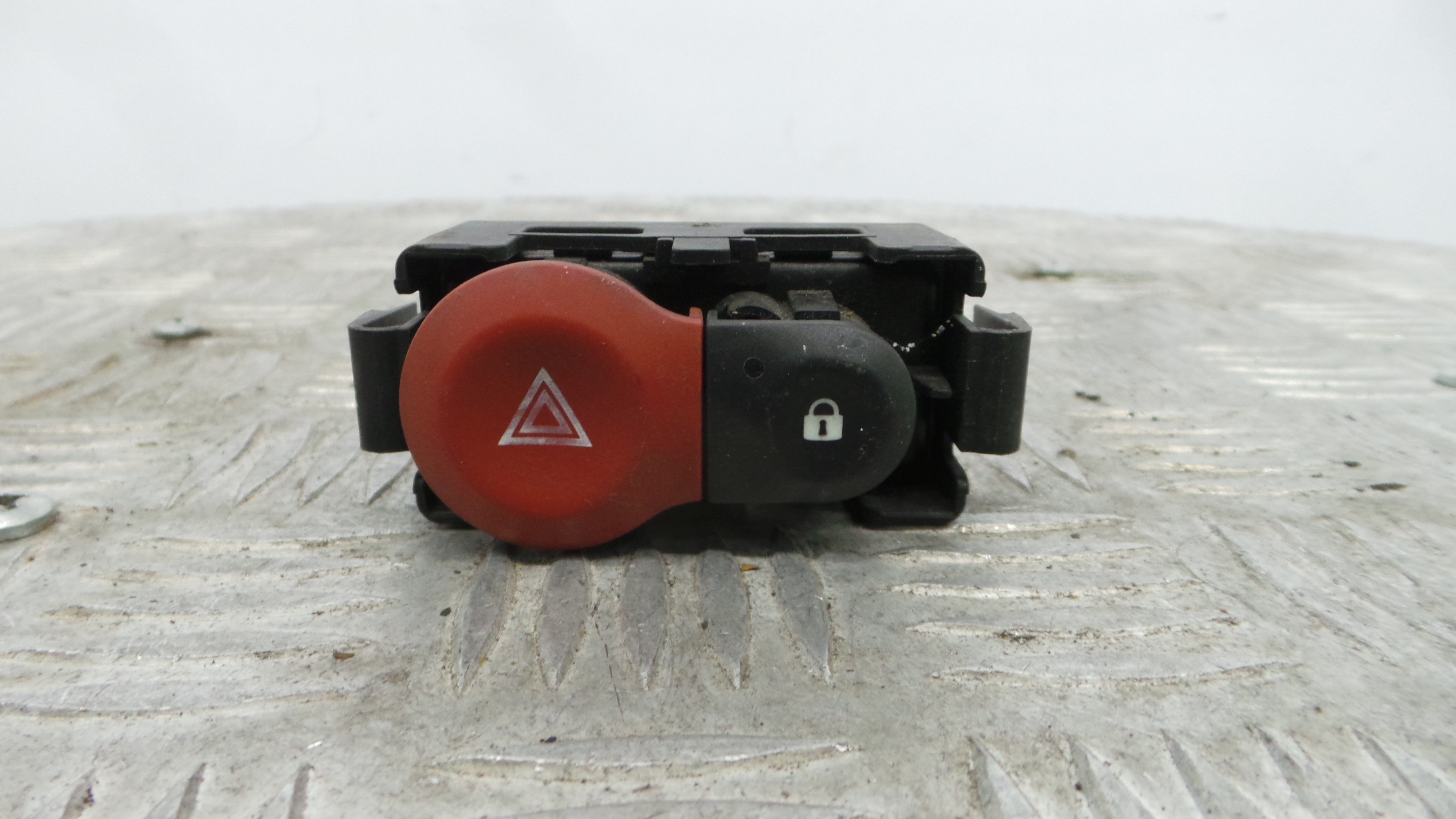 warning 4 piscas 8200214896A - RENAULT CLIO III (BR0/1, CR0/1)-37042708