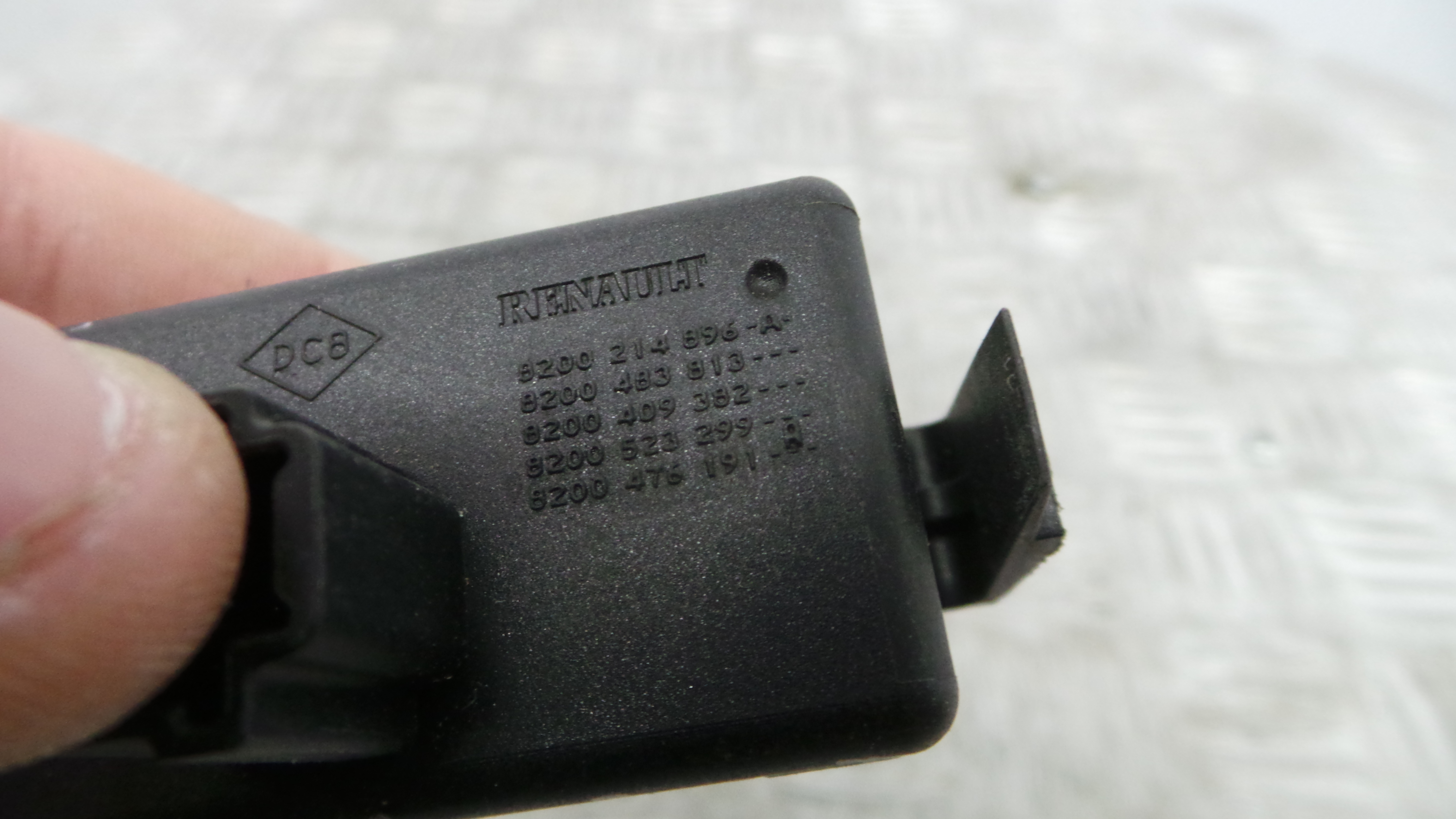 warning 4 piscas 8200214896A - RENAULT CLIO III (BR0/1, CR0/1)-37042708