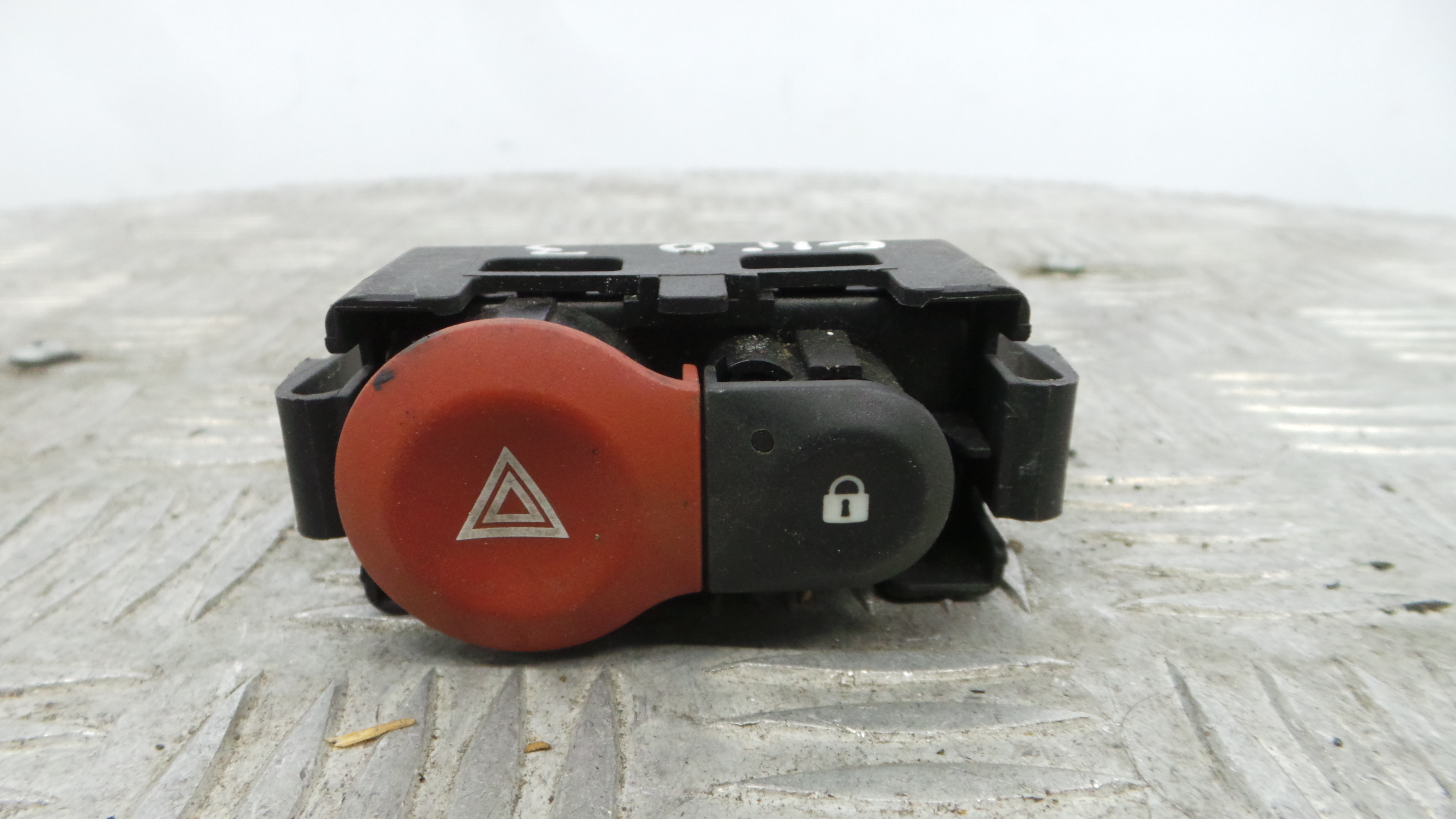 warning 4 piscas 8200214896A - RENAULT CLIO III (BR0/1, CR0/1)-37042717
