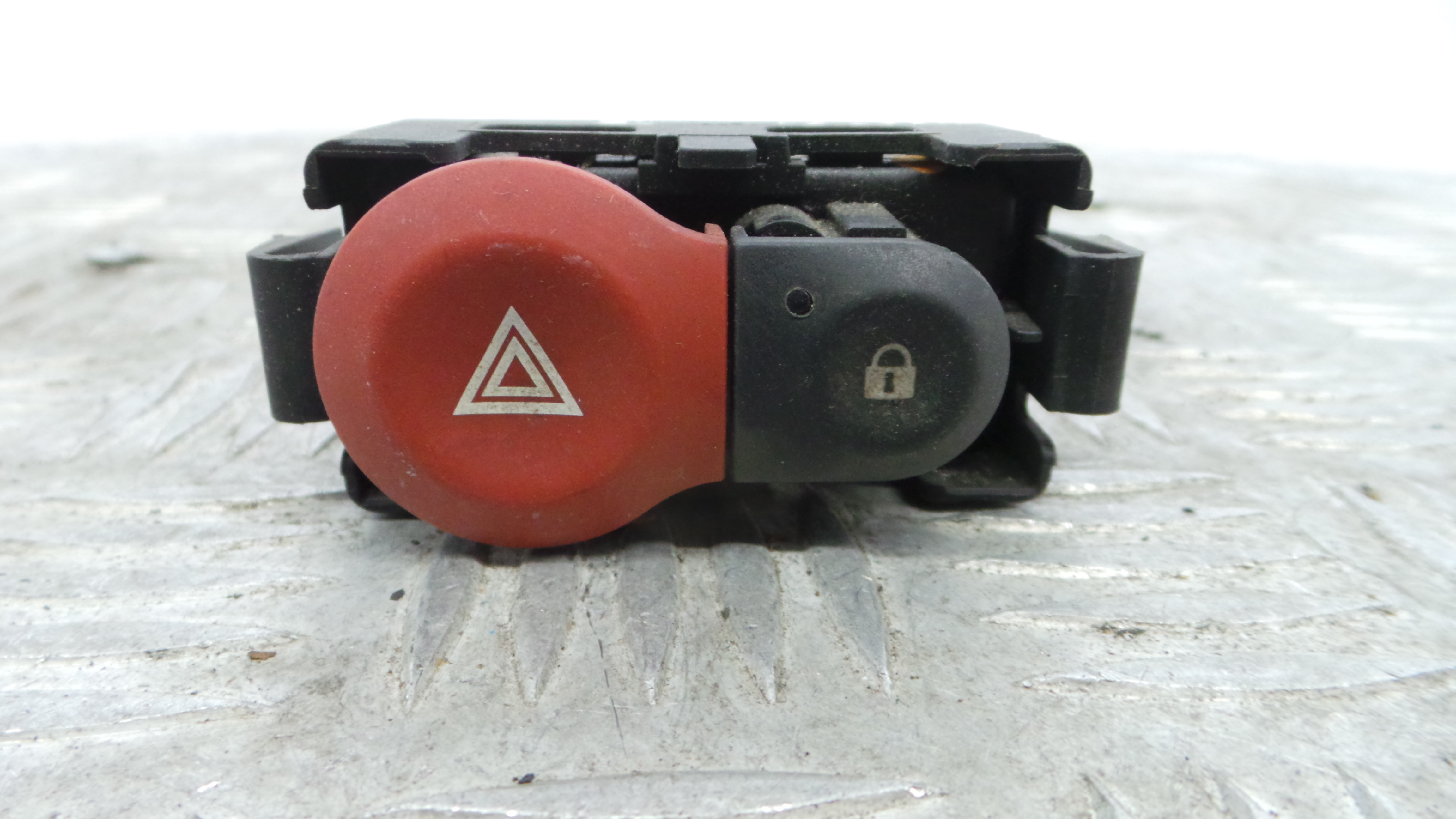warning 4 piscas 8200214896A - RENAULT CLIO III (BR0/1, CR0/1)-37042720