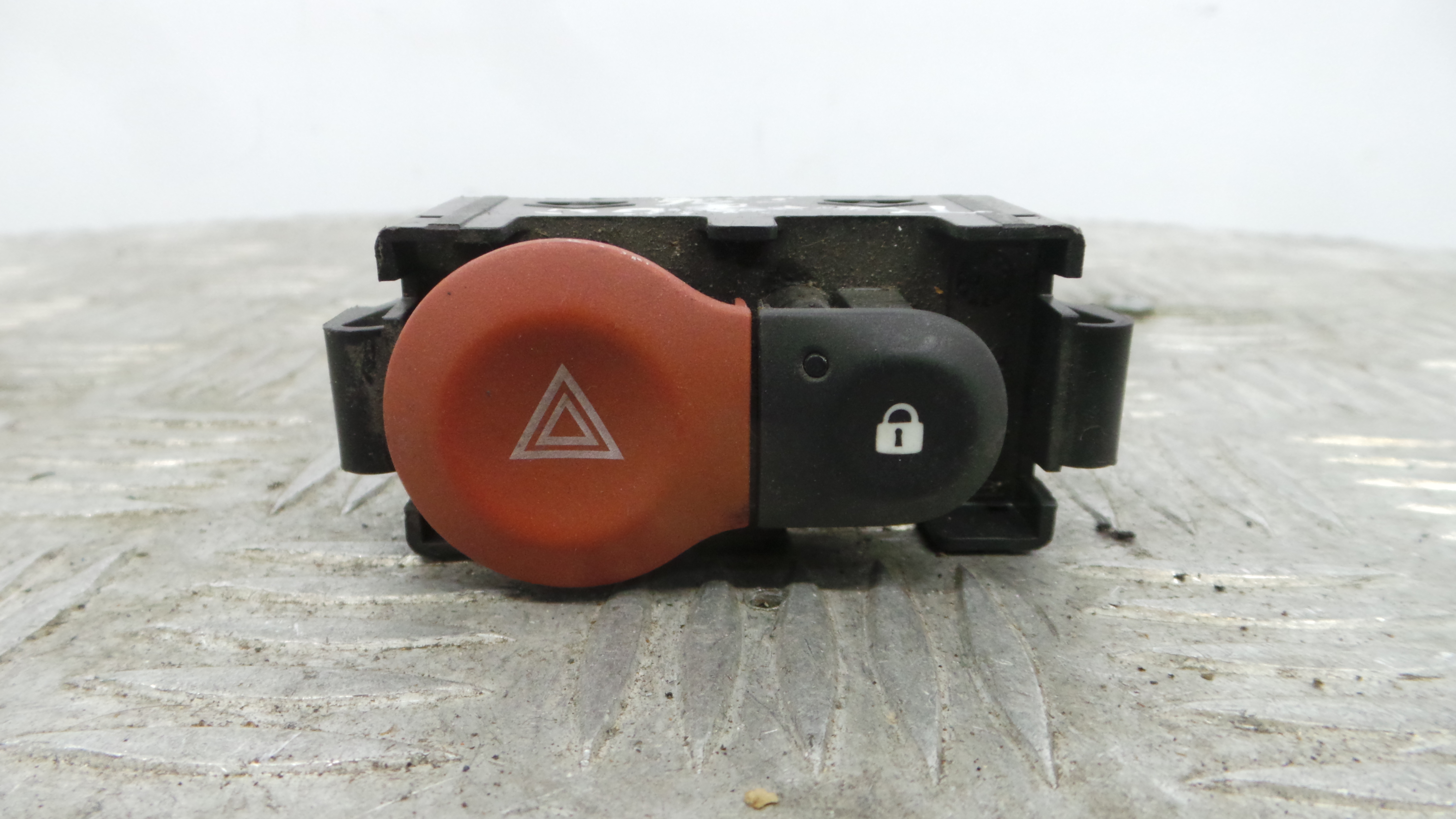 warning 4 piscas 252103766RB - RENAULT TWINGO III (BCM_, BCA_)-37042723 warning 4 piscas 252103766RB - RENAULT TWINGO III (BCM_, BCA_)-37042723