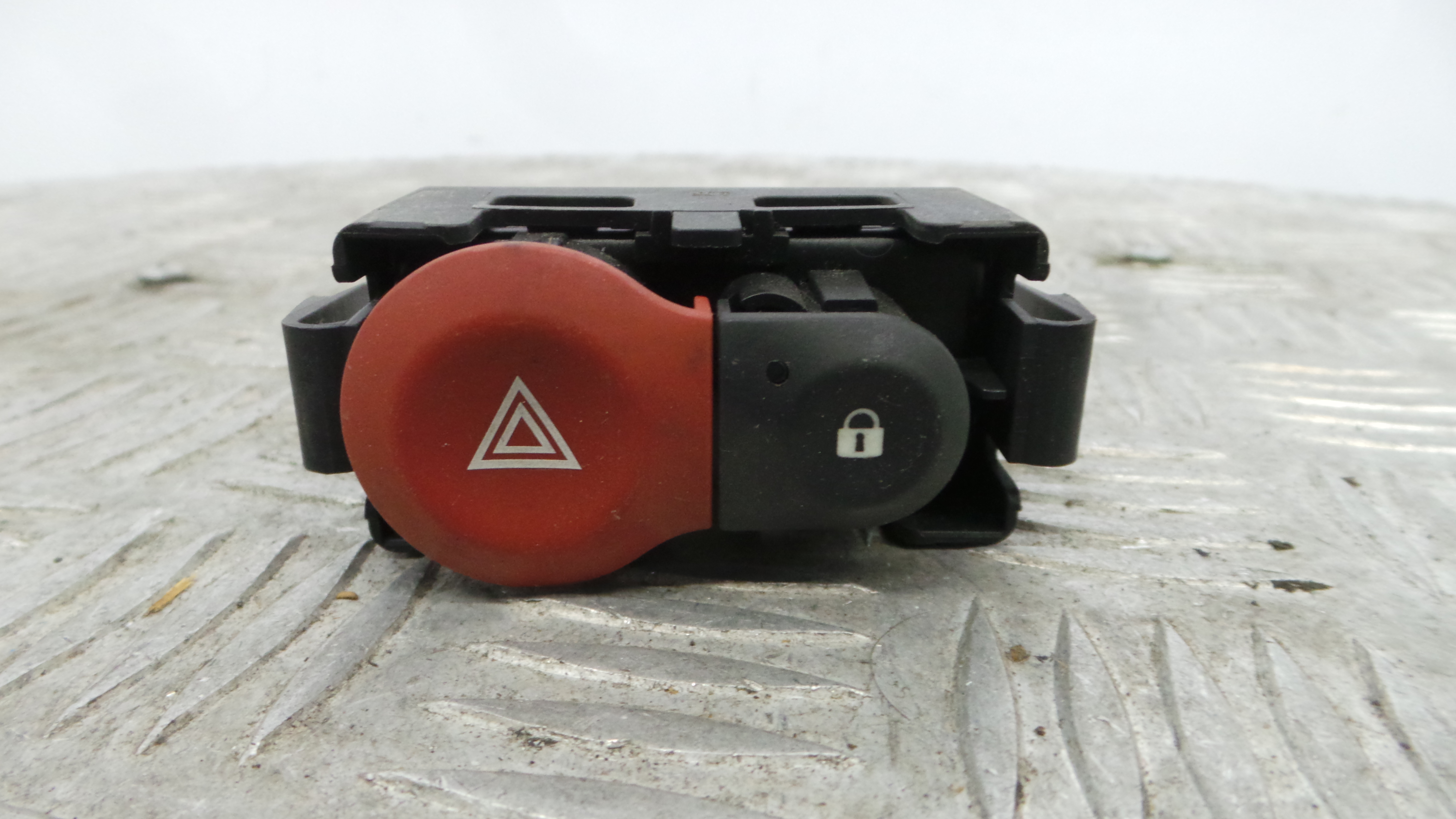 warning 4 piscas 8200214896A - RENAULT CLIO III (BR0/1, CR0/1)-37042781