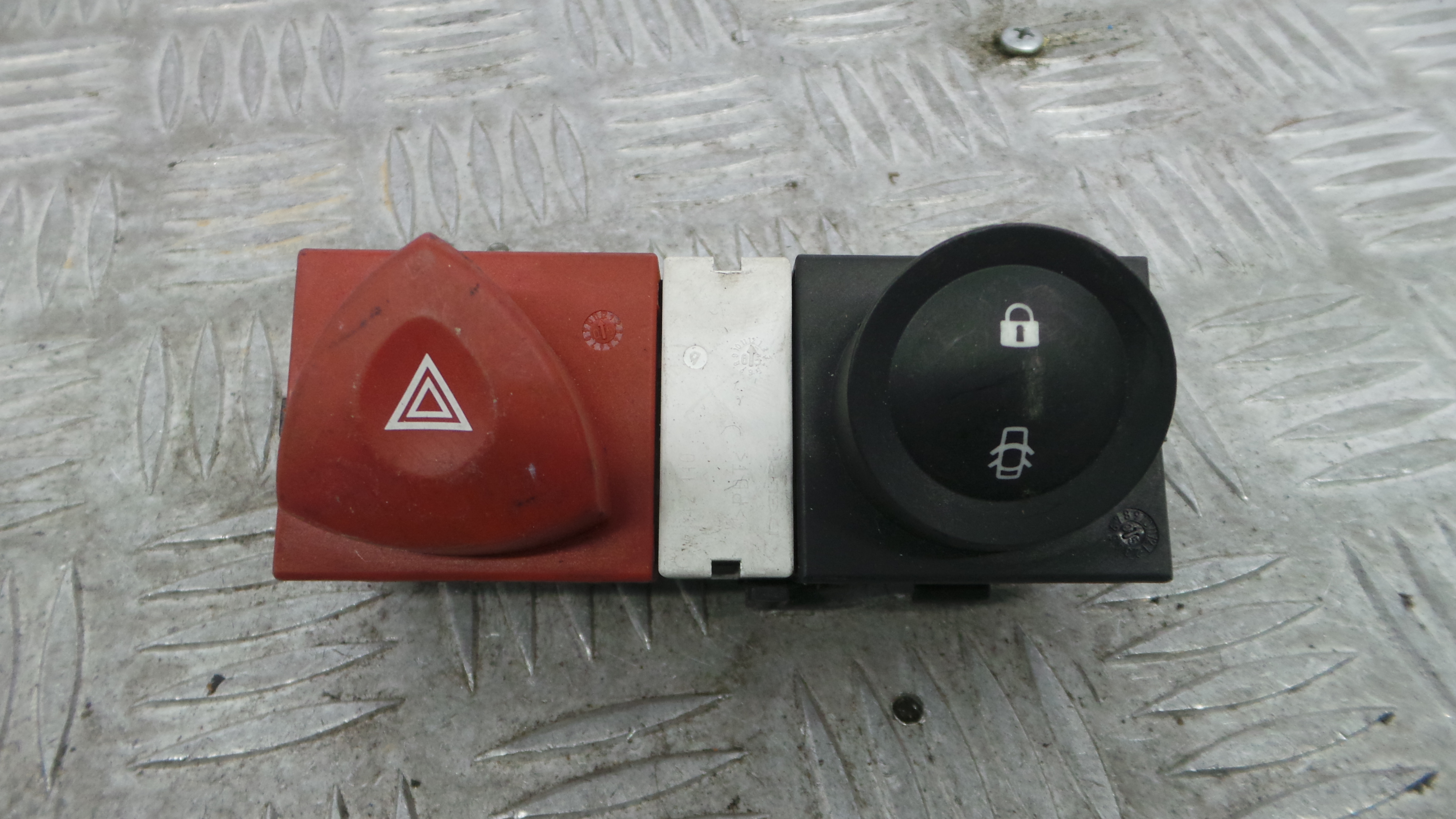 warning 4 piscas 8200407415 - RENAULT MEGANE II (BM0/1_, CM0/1_)-37042784 warning 4 piscas 8200407415 - RENAULT MEGANE II (BM0/1_, CM0/1_)-37042784