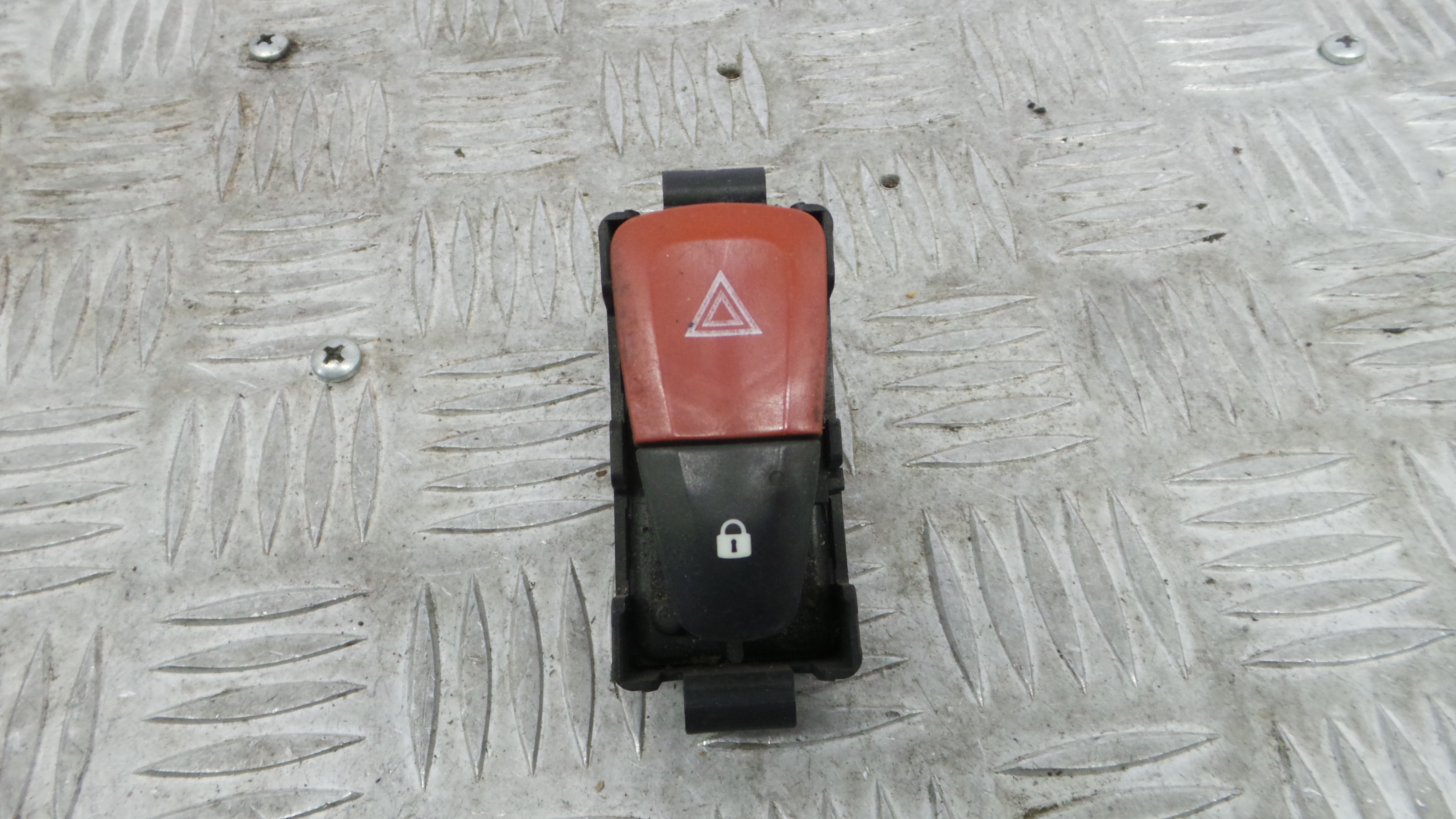 warning 4 piscas 8200214896A - RENAULT MEGANE III Hatchback (BZ0/1_, B3_)-37042792