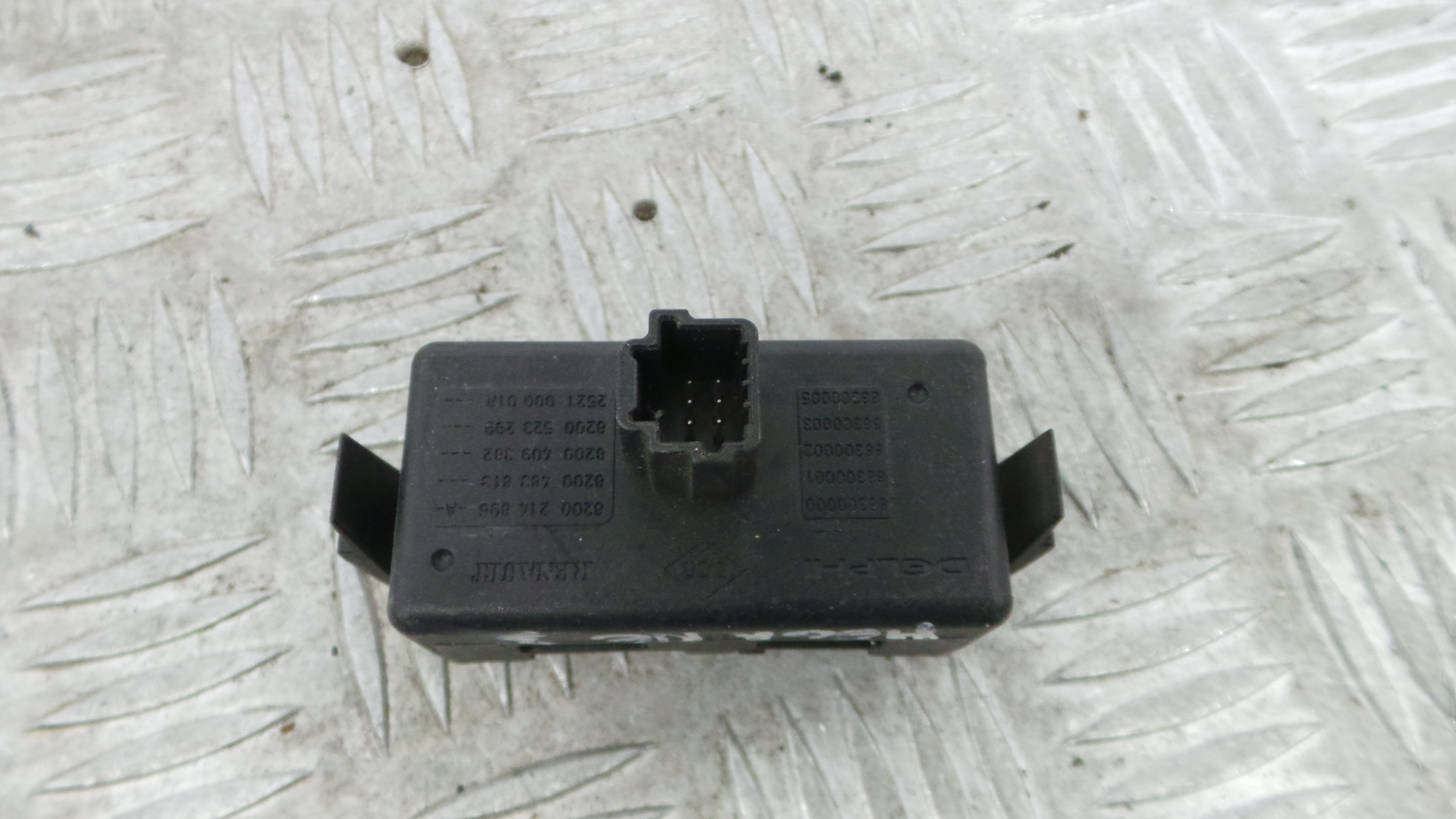 warning 4 piscas 8200214896A - RENAULT MEGANE III Hatchback (BZ0/1_, B3_)-37042792