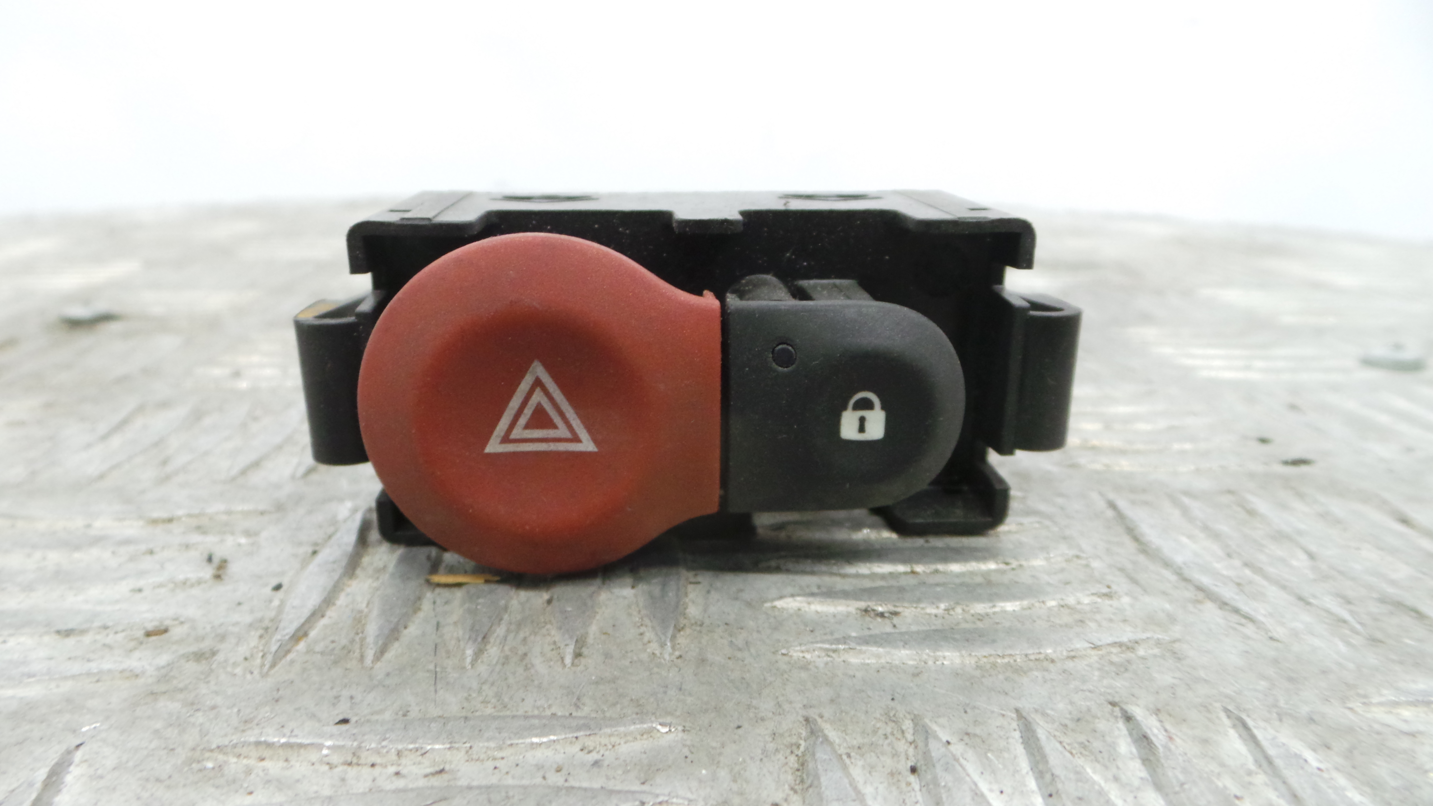 warning 4 piscas  - RENAULT CLIO III (BR0/1, CR0/1)-37042798