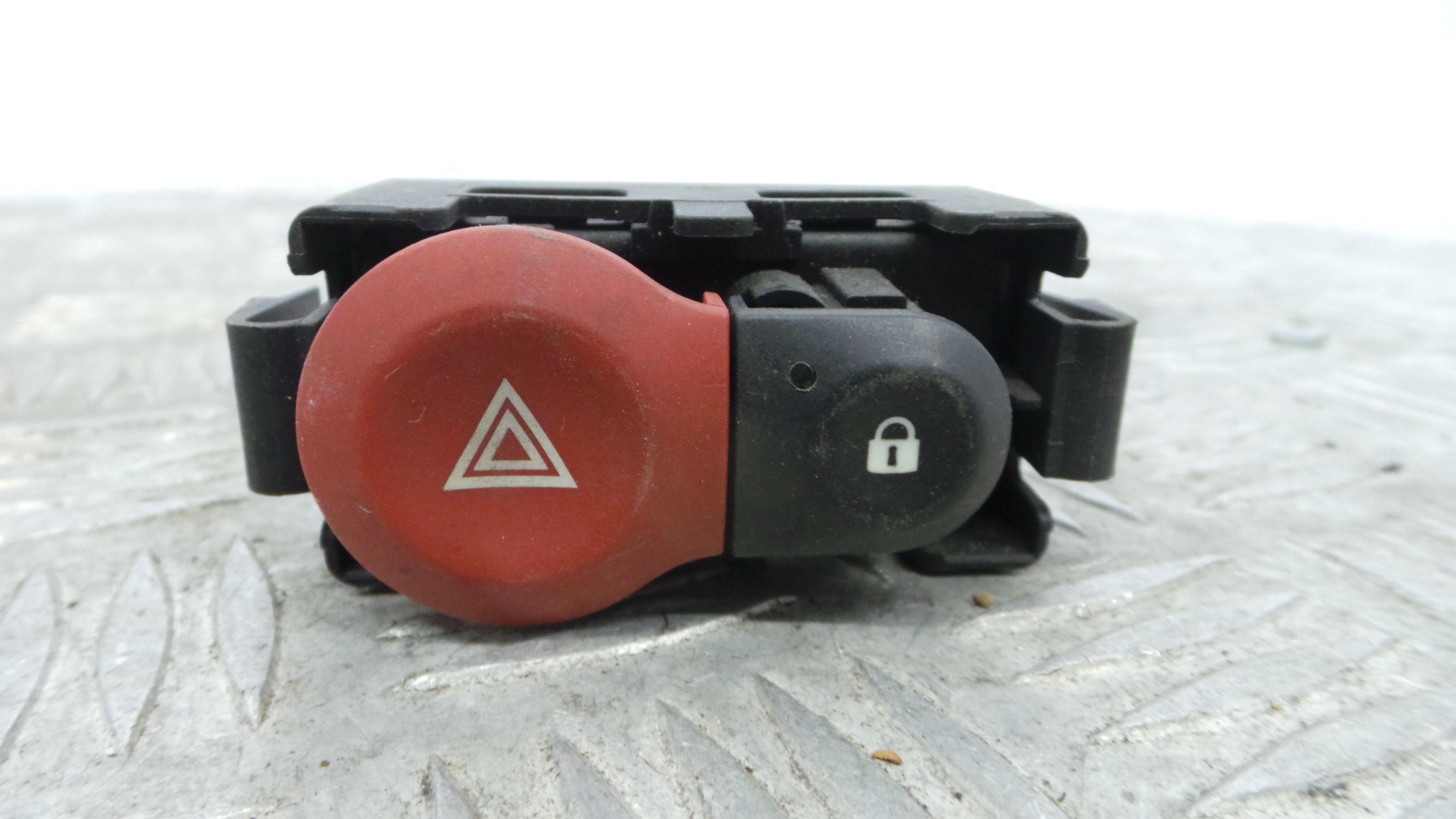warning 4 piscas 8200214896A - RENAULT CLIO III (BR0/1, CR0/1)-37042828