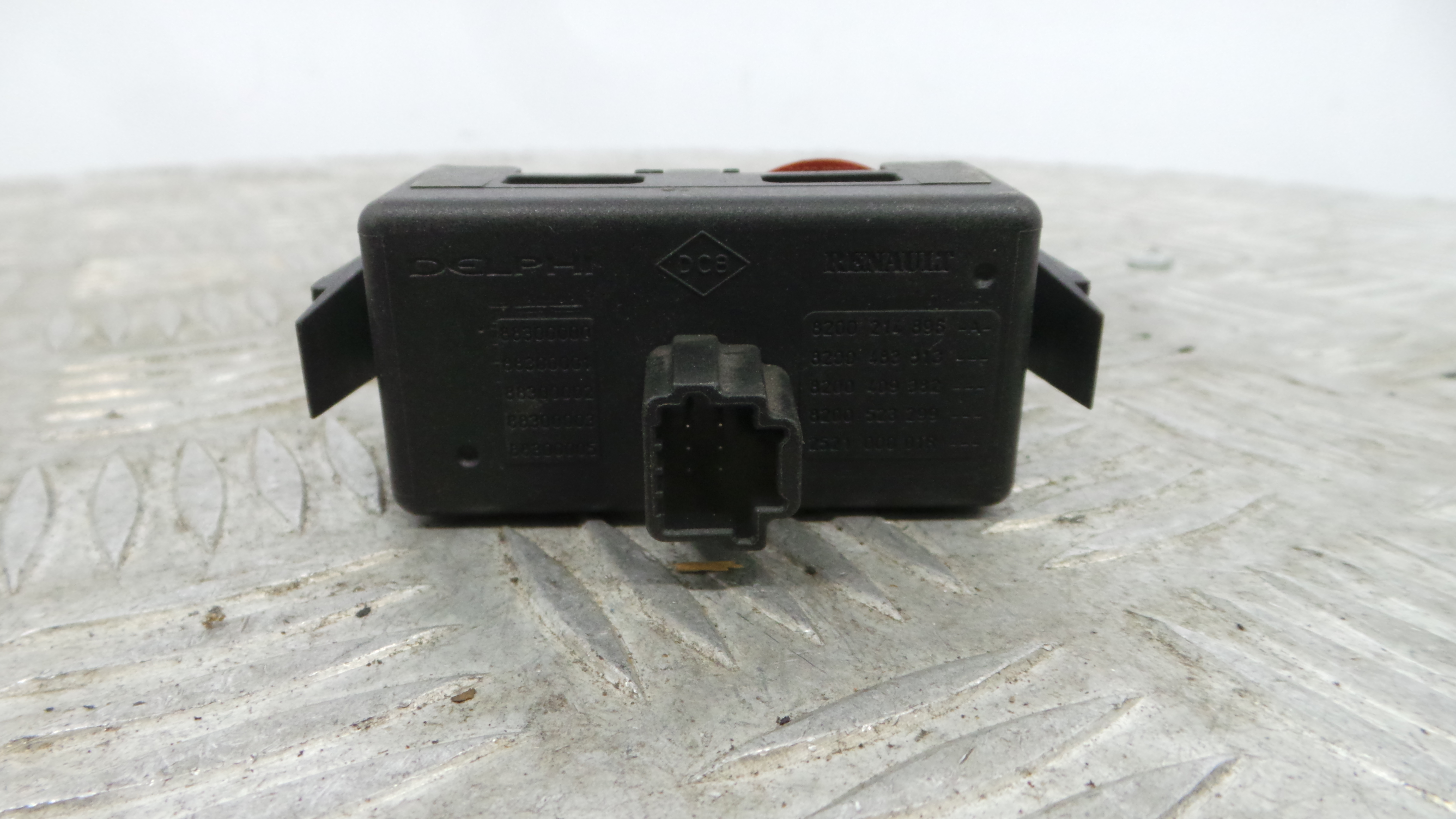 warning 4 piscas 8200214896A - RENAULT CLIO III (BR0/1, CR0/1)-37042831
