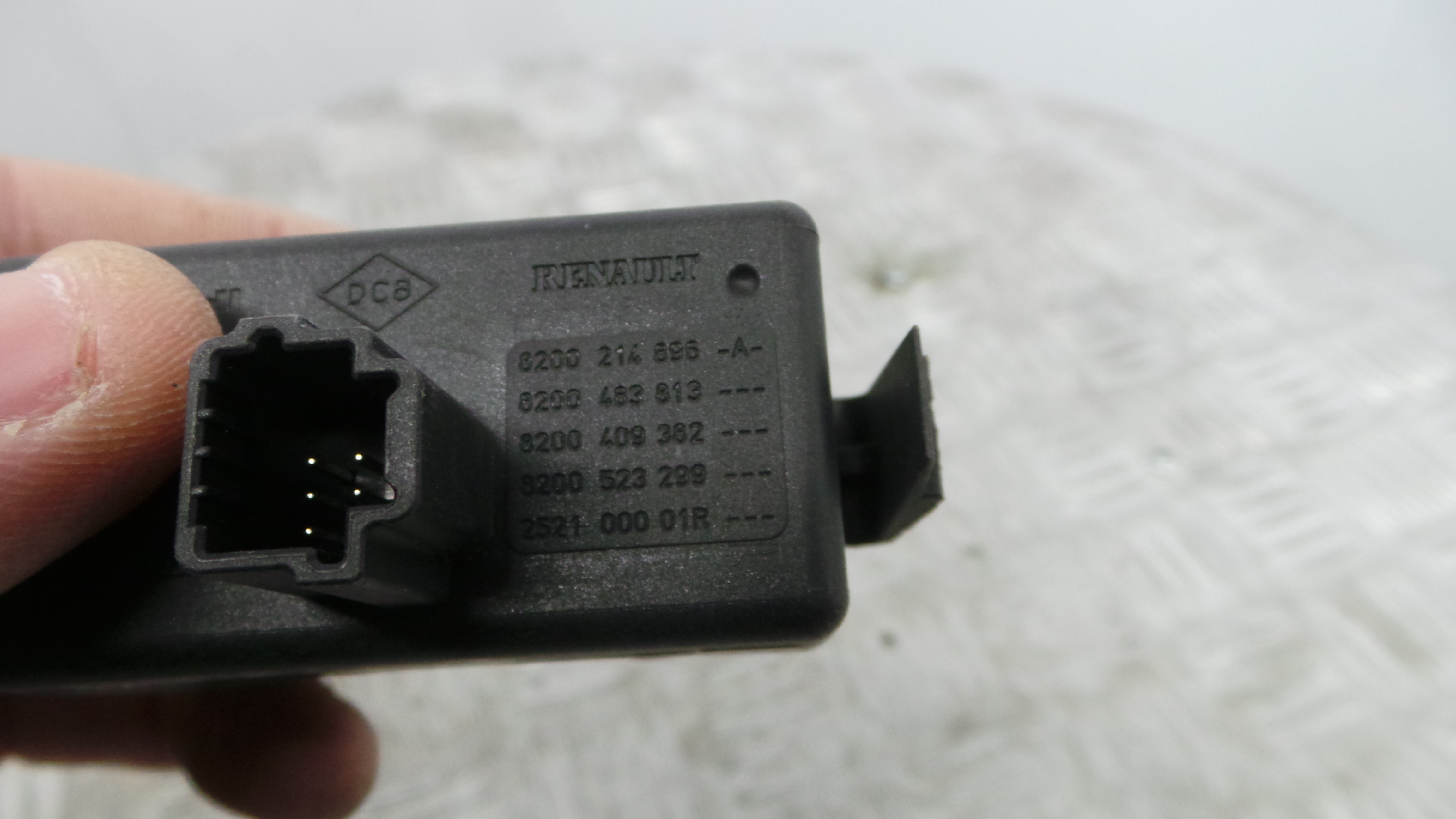warning 4 piscas 8200214896A - RENAULT CLIO III (BR0/1, CR0/1)-37042831