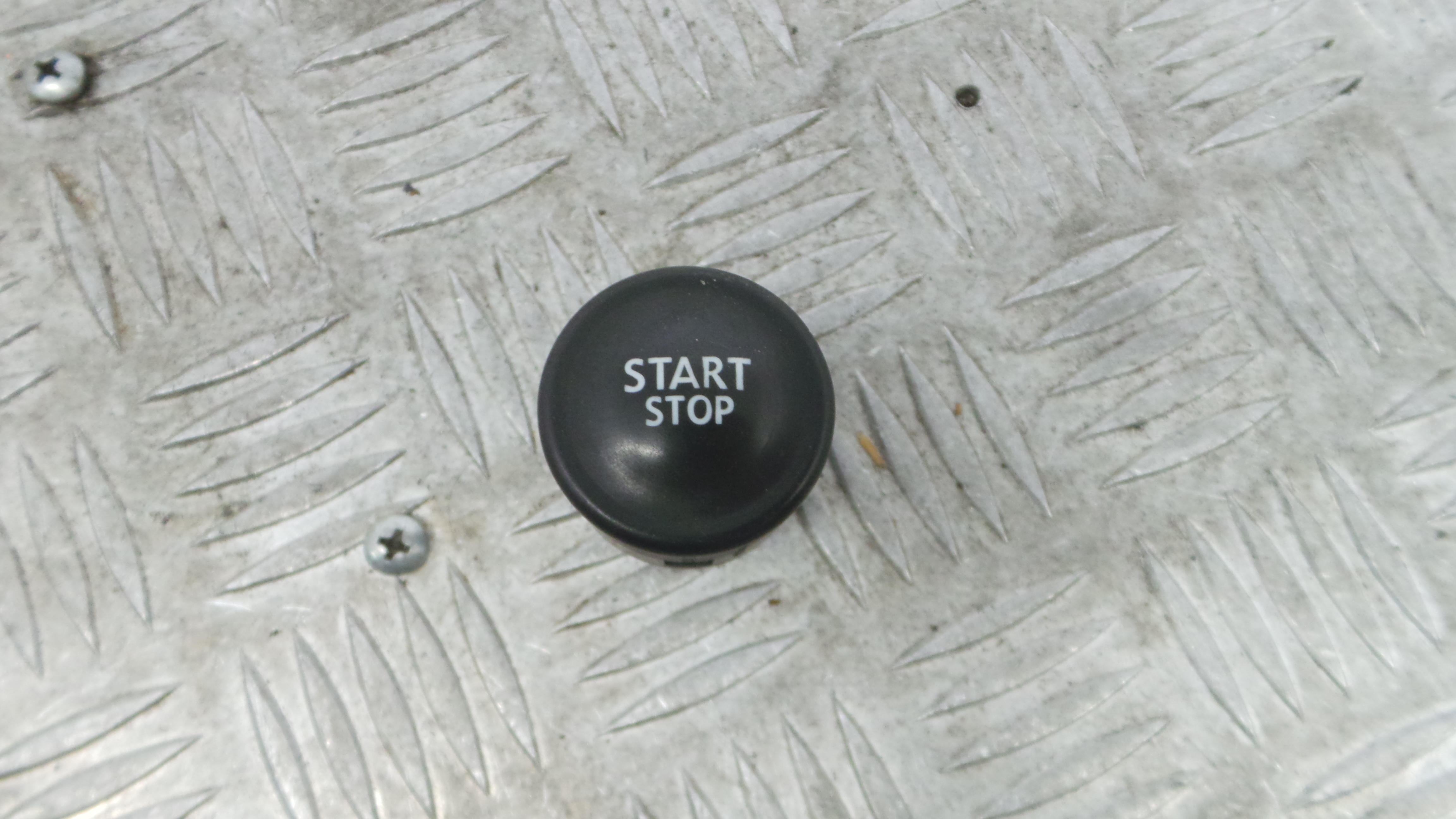 Botão Start/Stop  - RENAULT MEGANE III Hatchback (BZ0/1_, B3_)-37042863