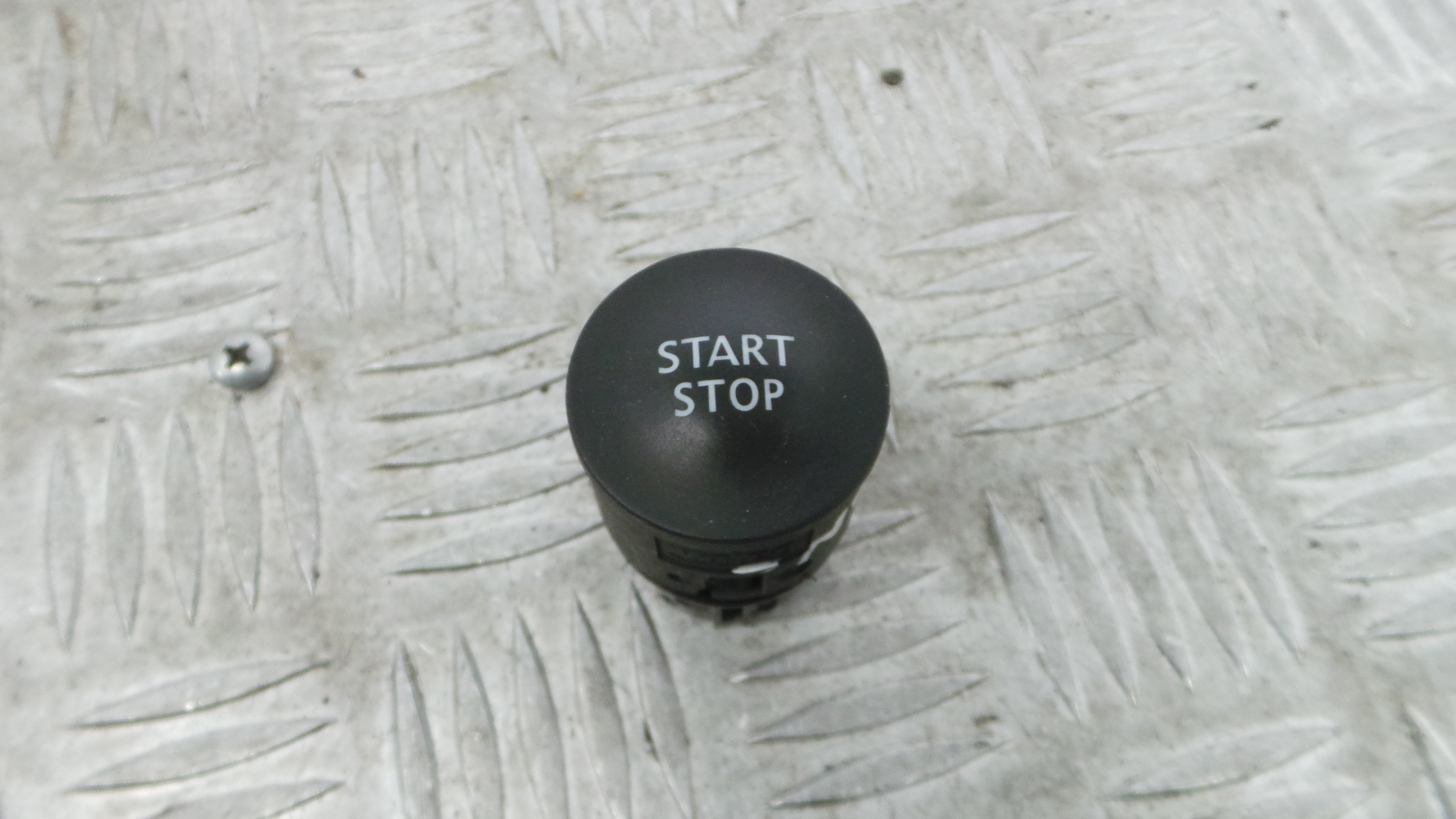 Botão Start/Stop  - RENAULT MEGANE IV Hatchback (B9A/M/N_)-37042869