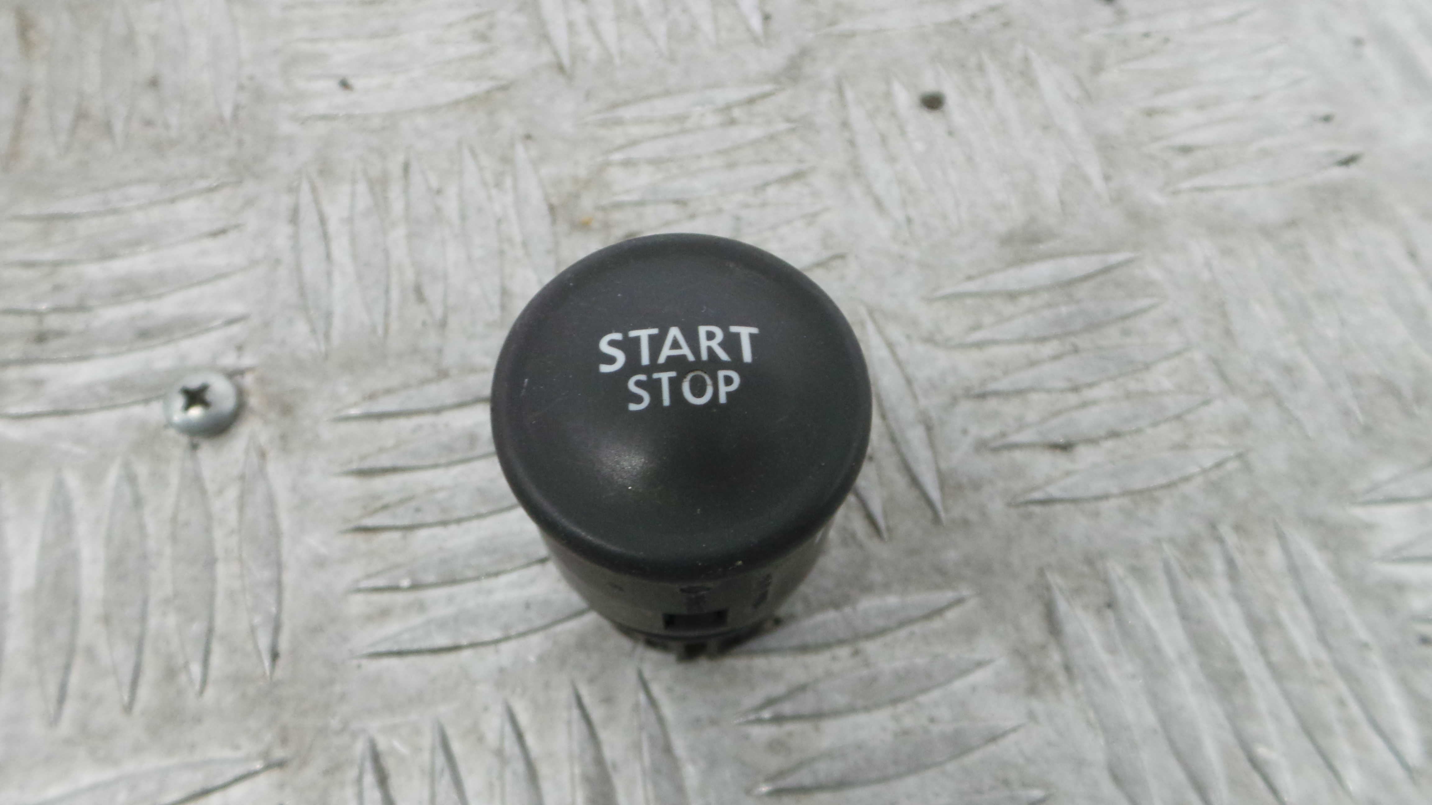 Botão Start/Stop  - RENAULT MEGANE III Hatchback (BZ0/1_, B3_)-37043052