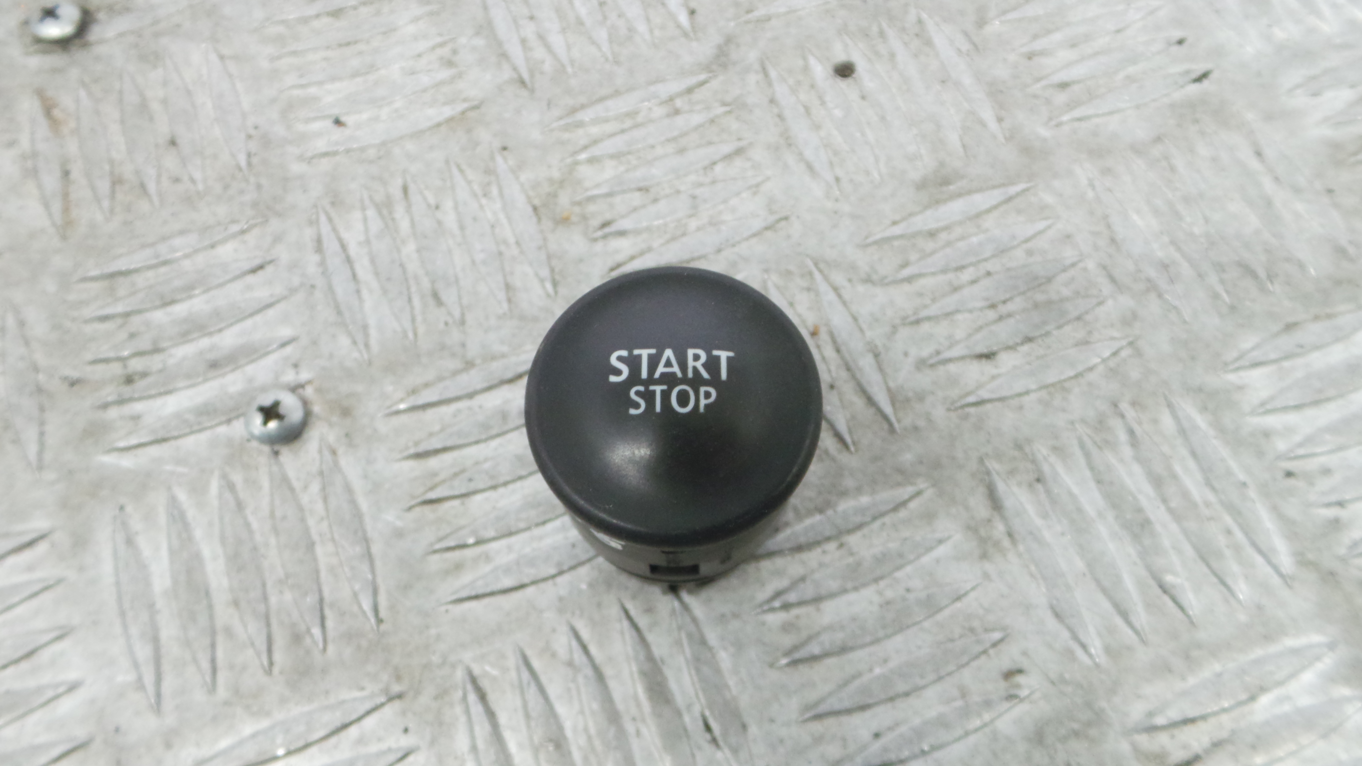 Botão Start/Stop  - RENAULT MEGANE III Hatchback (BZ0/1_, B3_)-37043054
