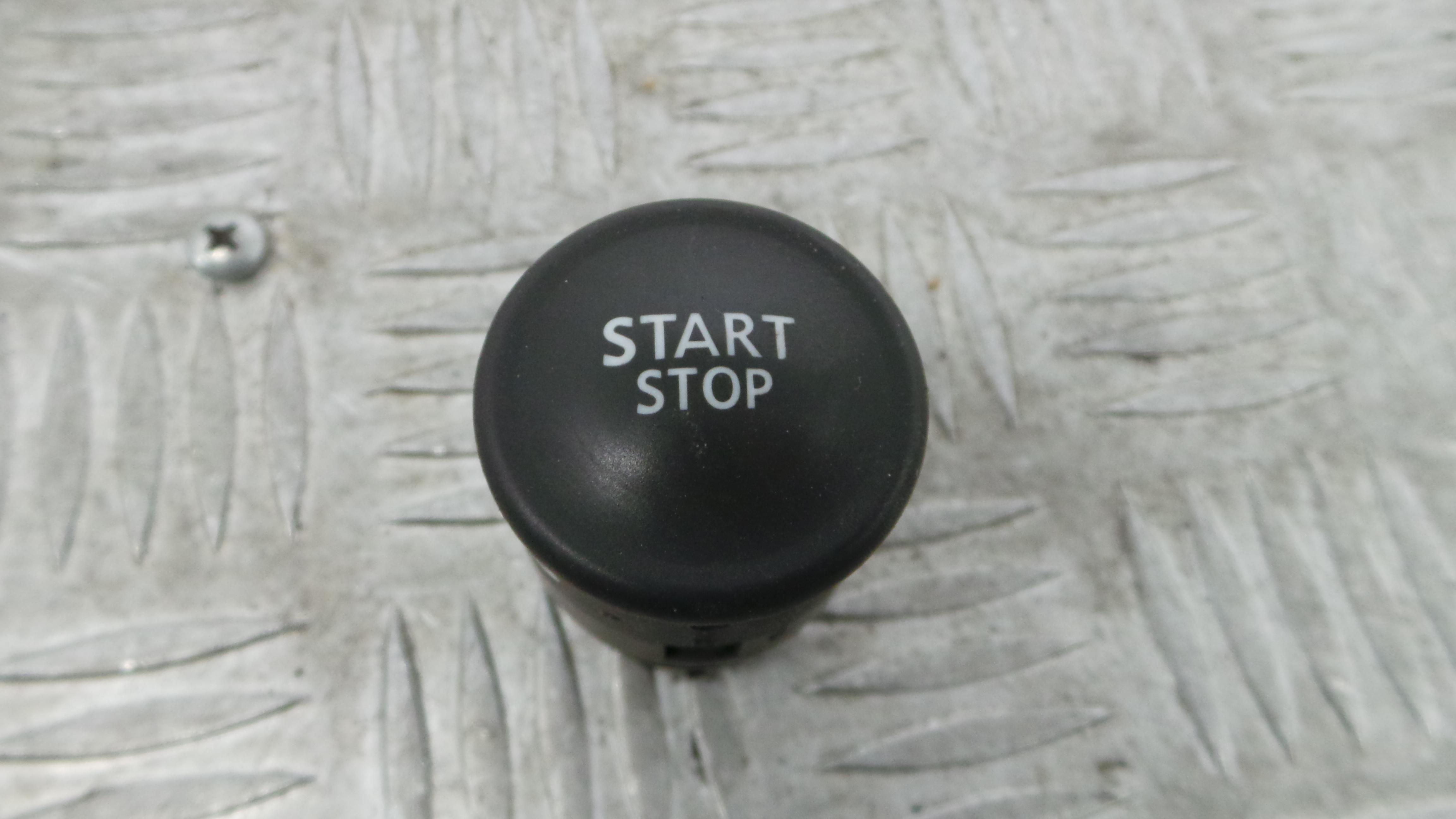 Botão Start/Stop  - RENAULT MEGANE III Hatchback (BZ0/1_, B3_)-37043080