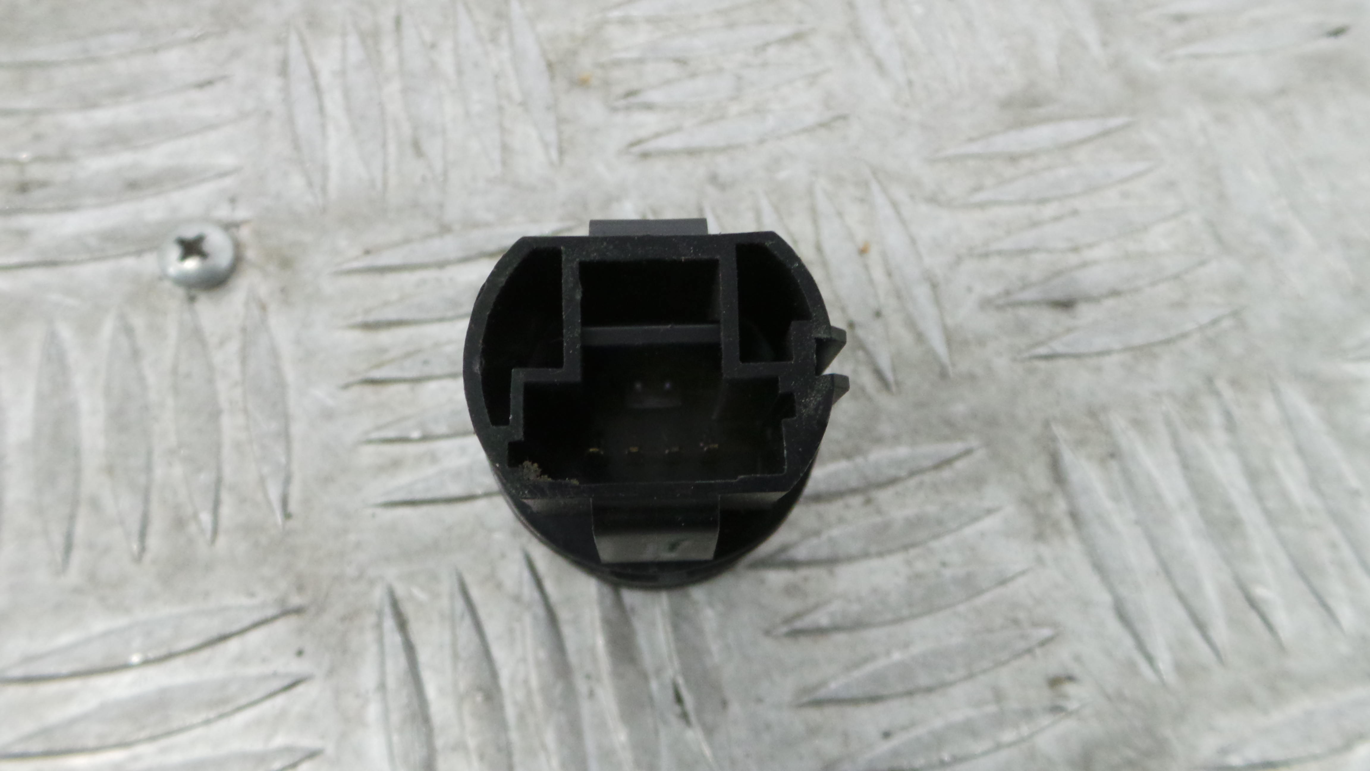 Botão Start/Stop  - RENAULT MEGANE III Hatchback (BZ0/1_, B3_)-37043080