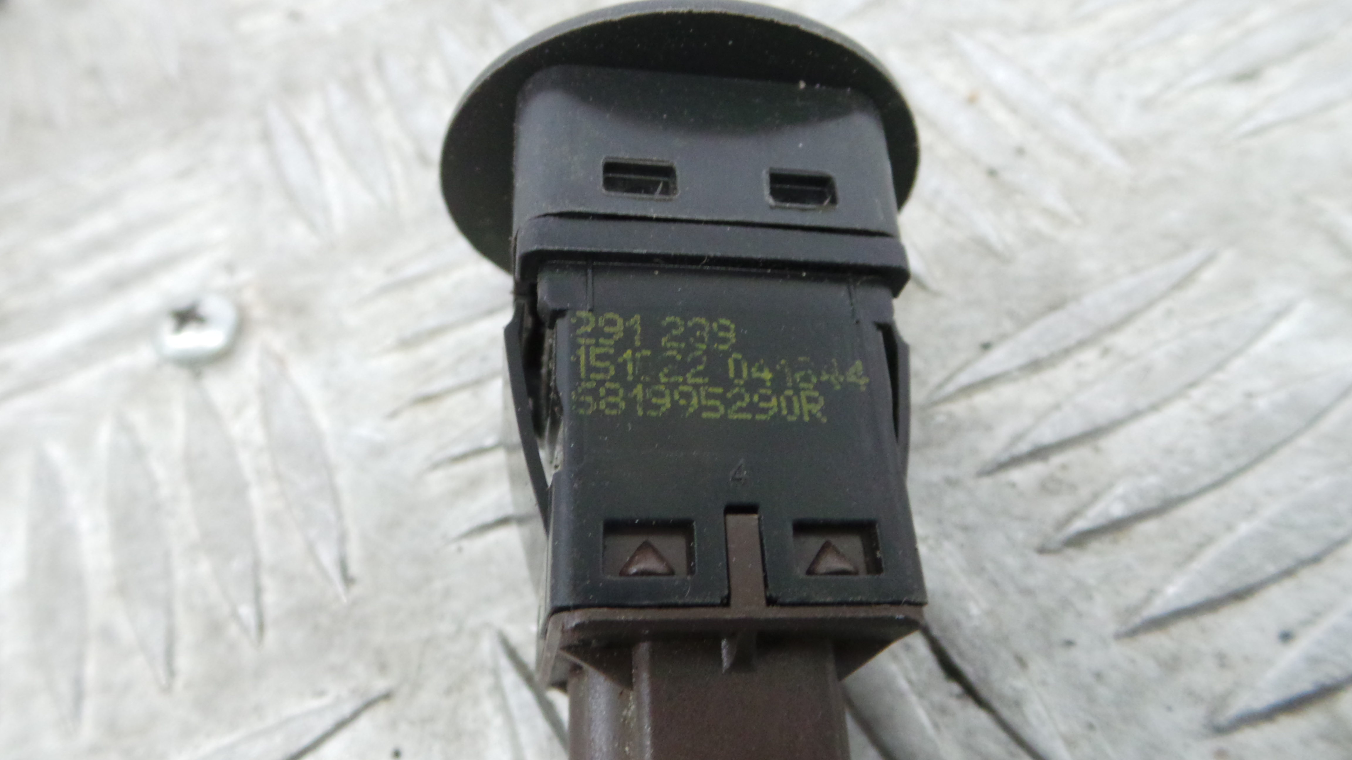 Botão Airbag Passageiro 681995290R - RENAULT CLIO IV (BH_)-37043093