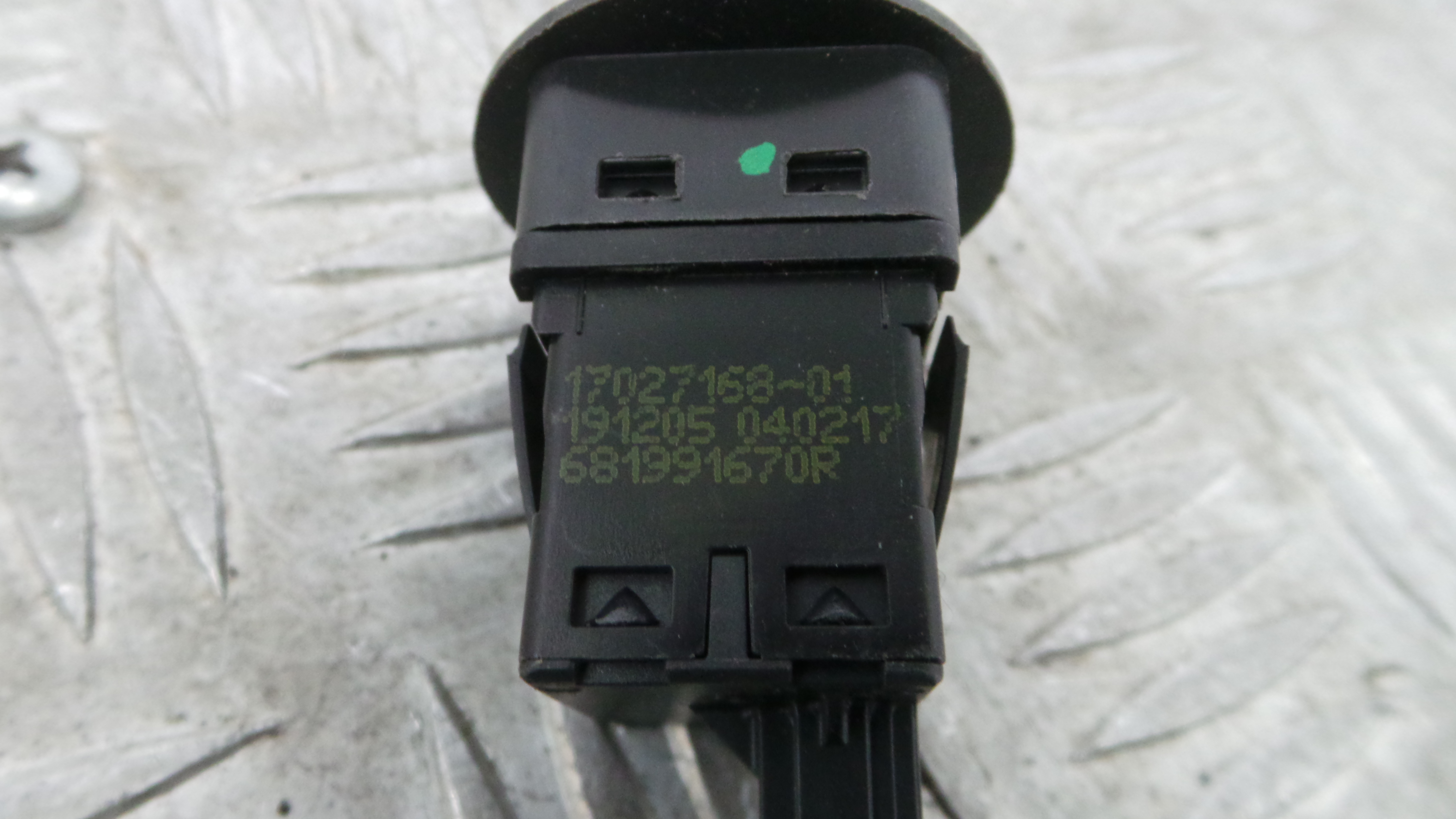 Botão Airbag Passageiro 681991670R - RENAULT CLIO V (B7_)-37043096