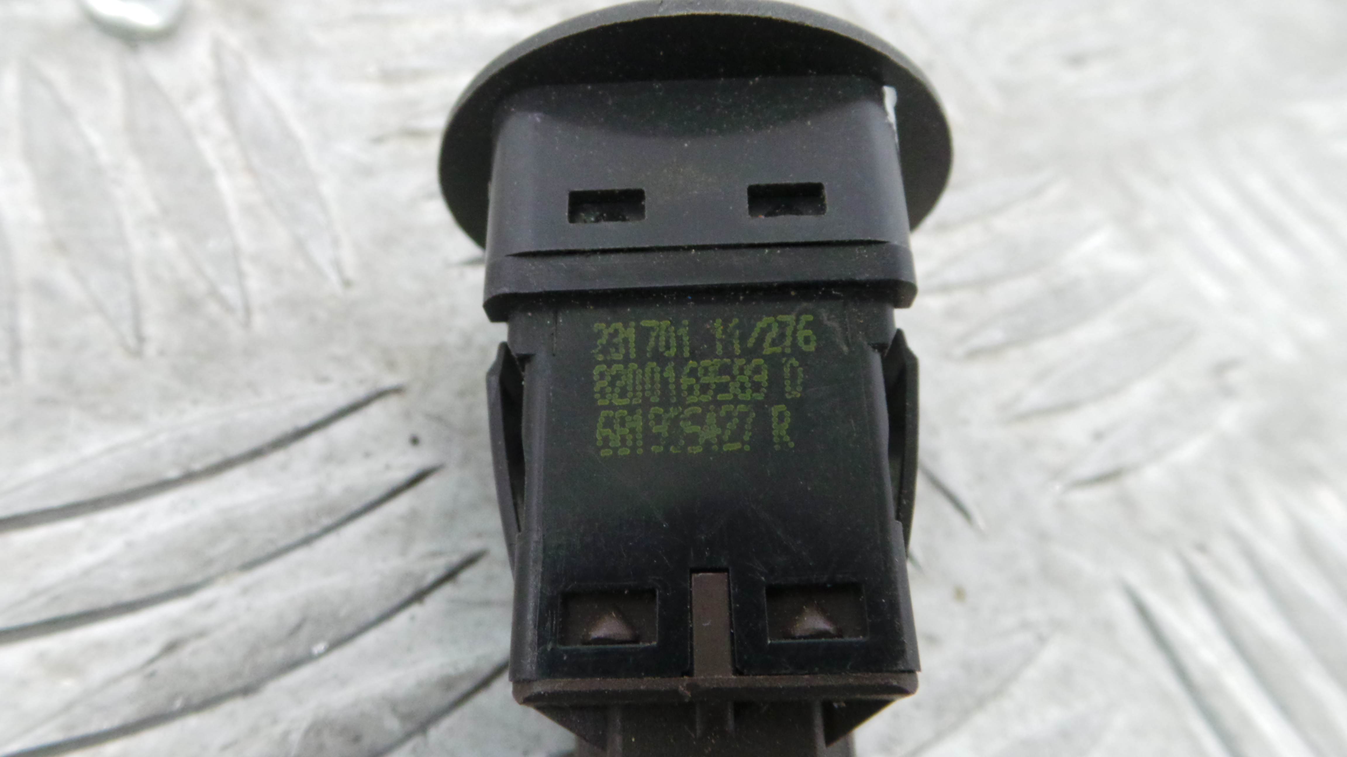 Botão Airbag Passageiro 681965427R - RENAULT CLIO III (BR0/1, CR0/1)-37043099