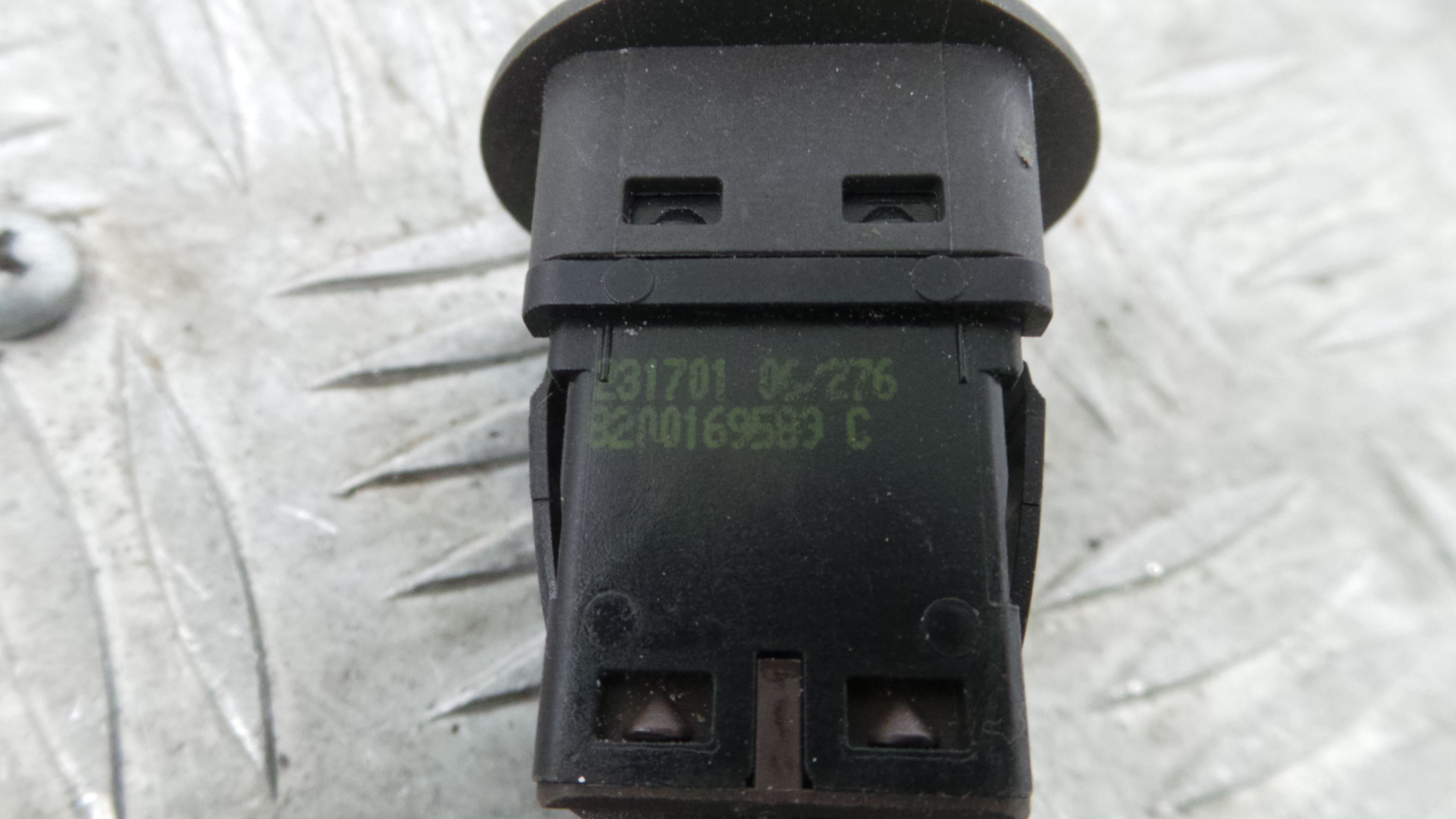 Botão Airbag Passageiro 8200169589C - RENAULT MEGANE II (BM0/1_, CM0/1_)-37043102