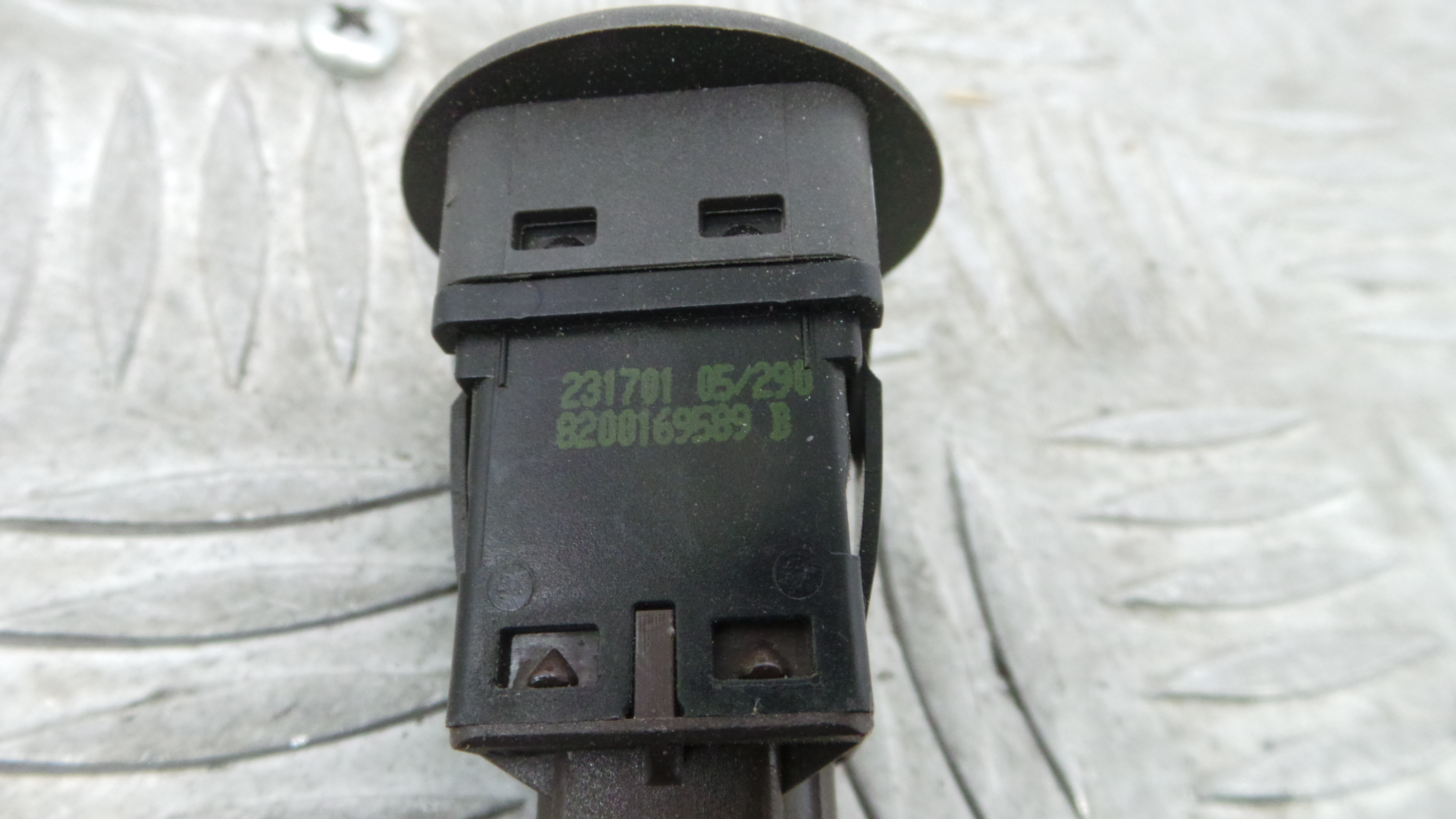 Botão Airbag Passageiro 8200169589B - RENAULT CLIO III (BR0/1, CR0/1)-37043120