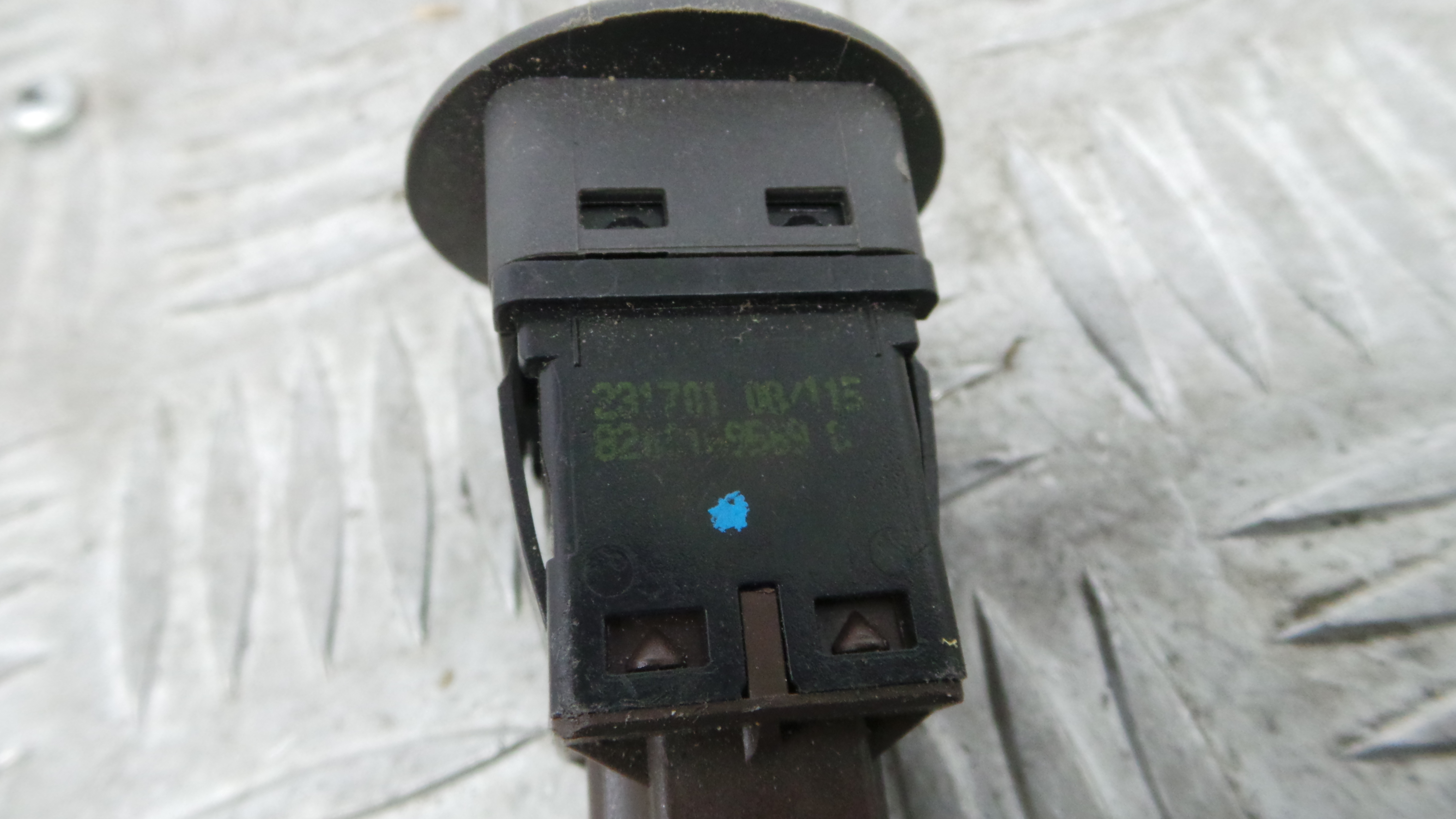 Botão Airbag Passageiro 8200169589D - RENAULT MEGANE III Hatchback (BZ0/1_, B3_)-37043129