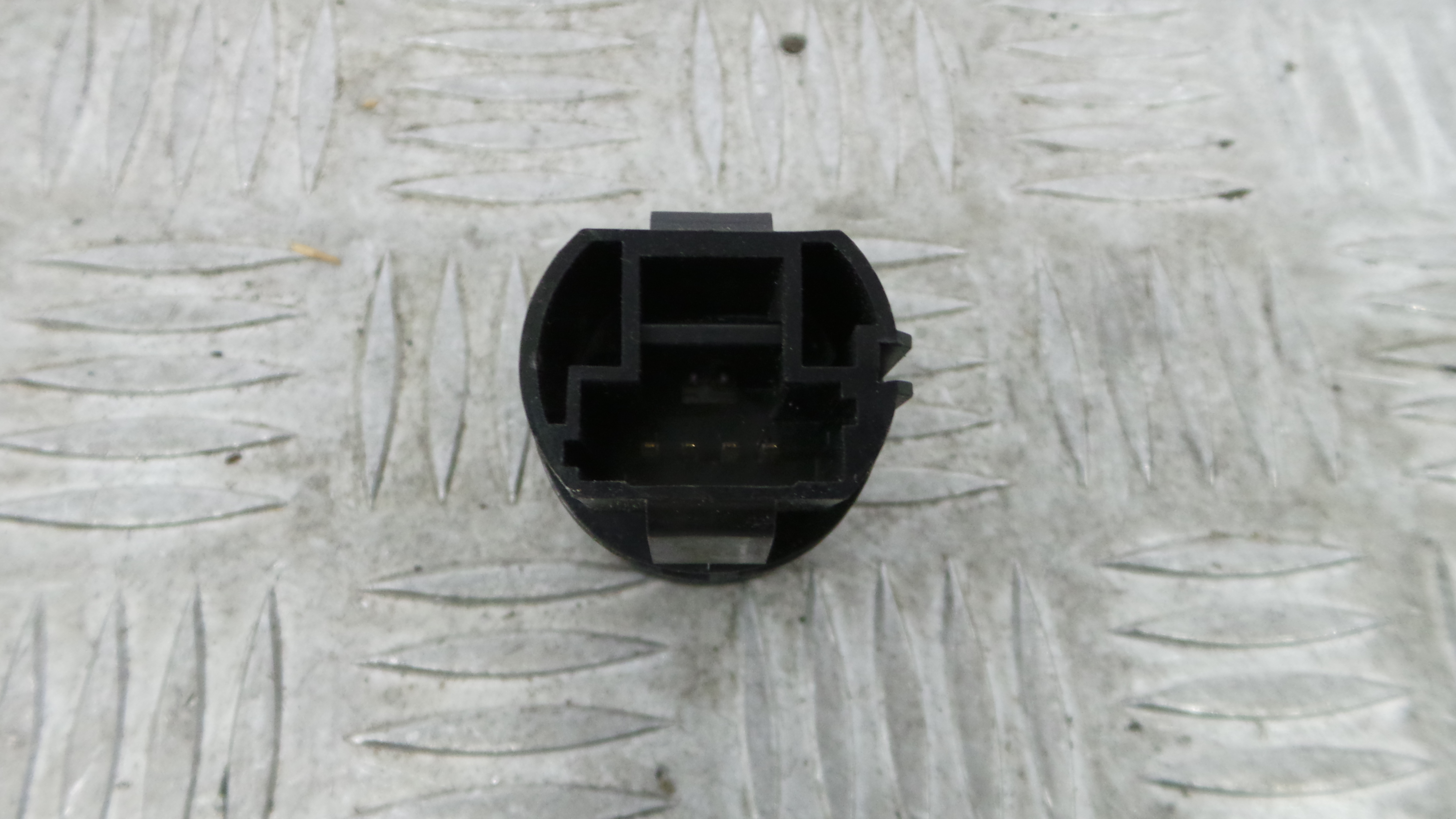 Botão Start/Stop  - RENAULT MEGANE III Hatchback (BZ0/1_, B3_)-37043132