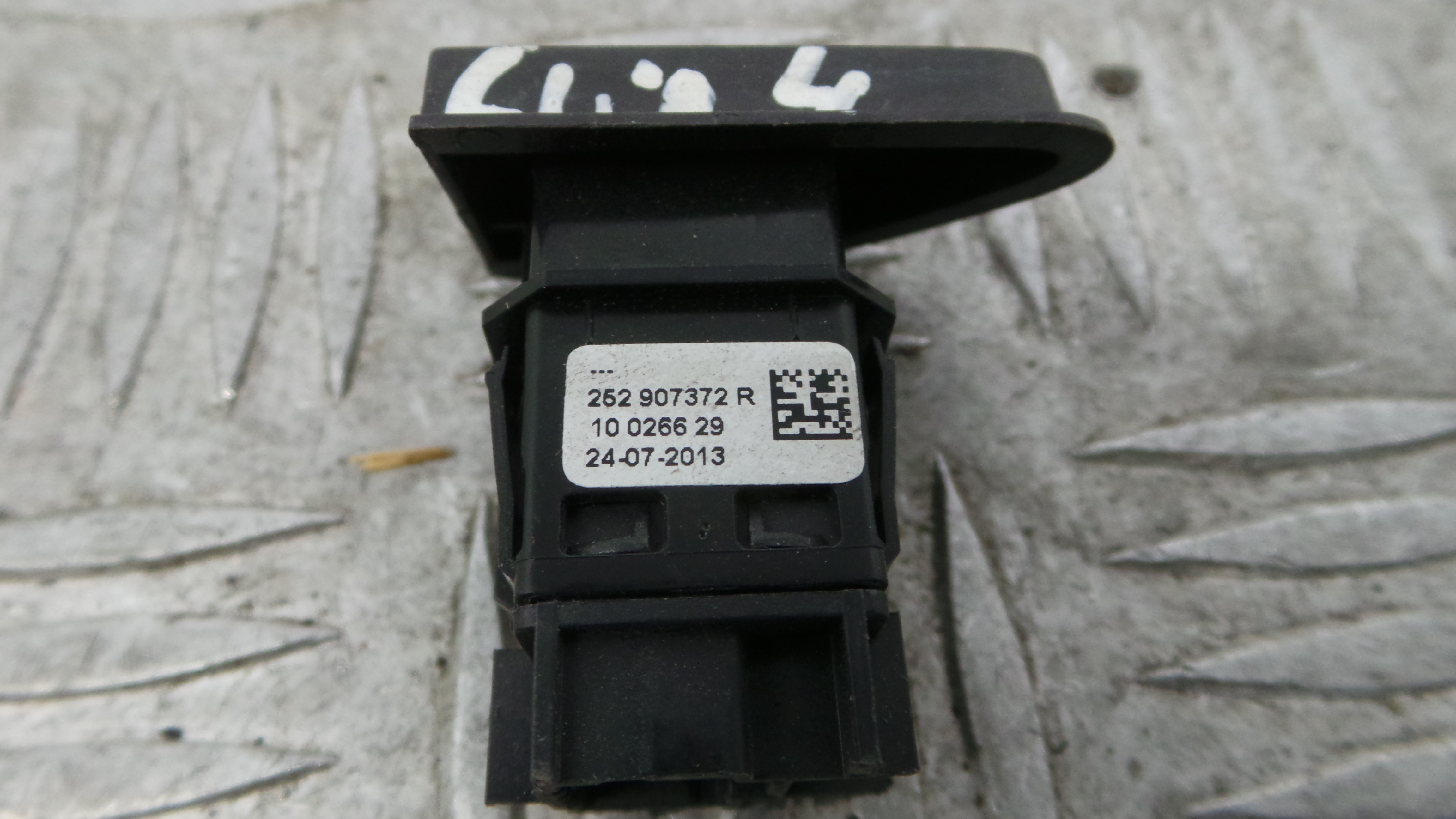 warning 4 piscas 252907372R - RENAULT CLIO IV (BH_)-37043240