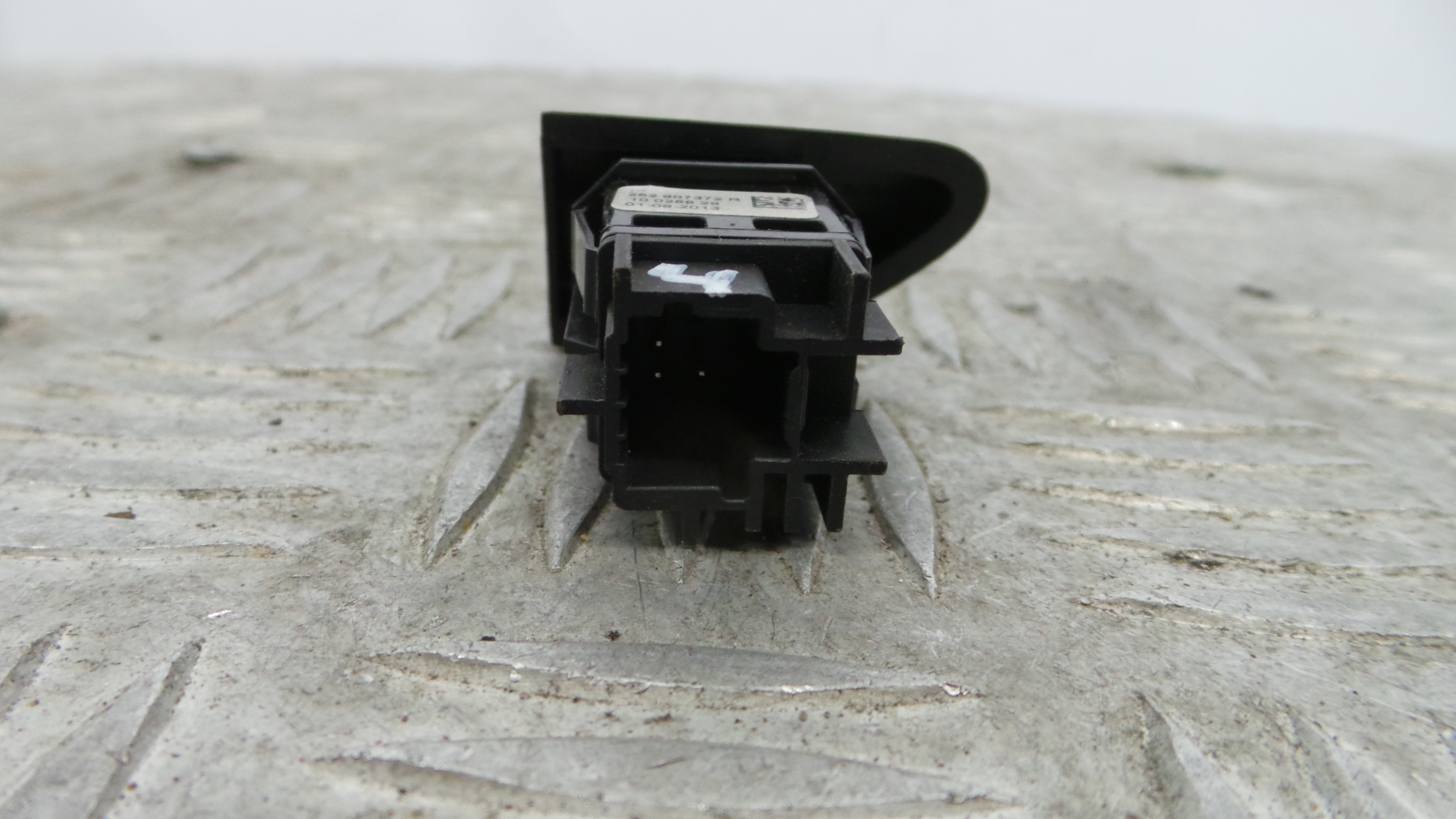 warning 4 piscas 252907372R - RENAULT CLIO IV (BH_)-37043243